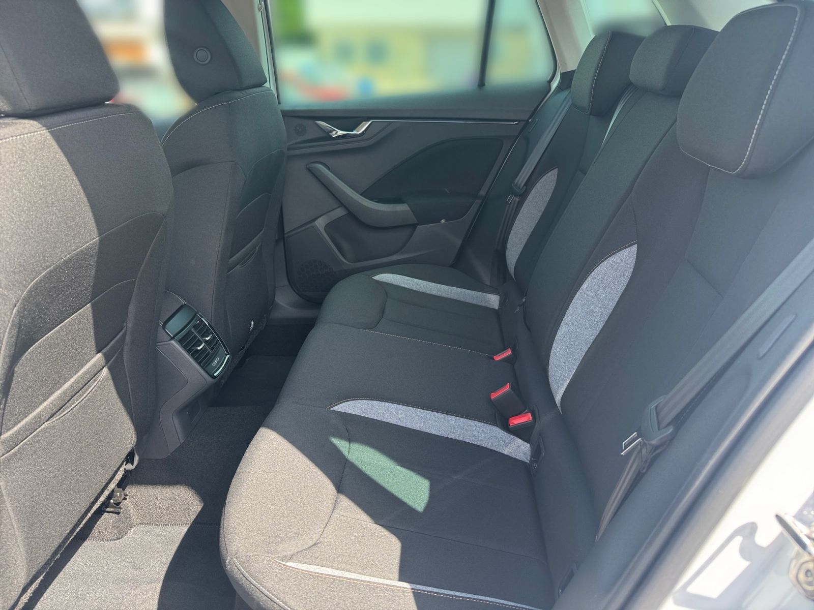 Fahrzeugabbildung SKODA Kamiq Tour 1,5 TSI 150PS DSG ACC Kamera SHZ AHK