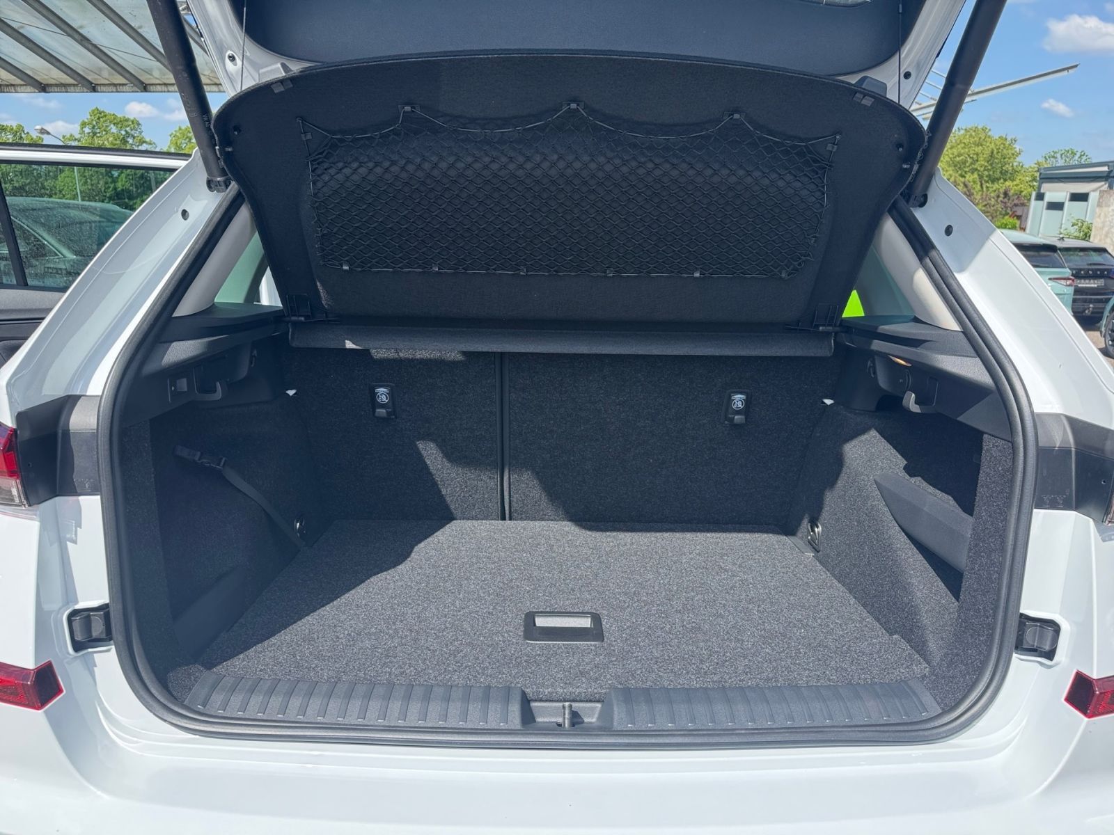 Fahrzeugabbildung SKODA Kamiq Tour 1,5 TSI 150PS DSG ACC Kamera SHZ AHK