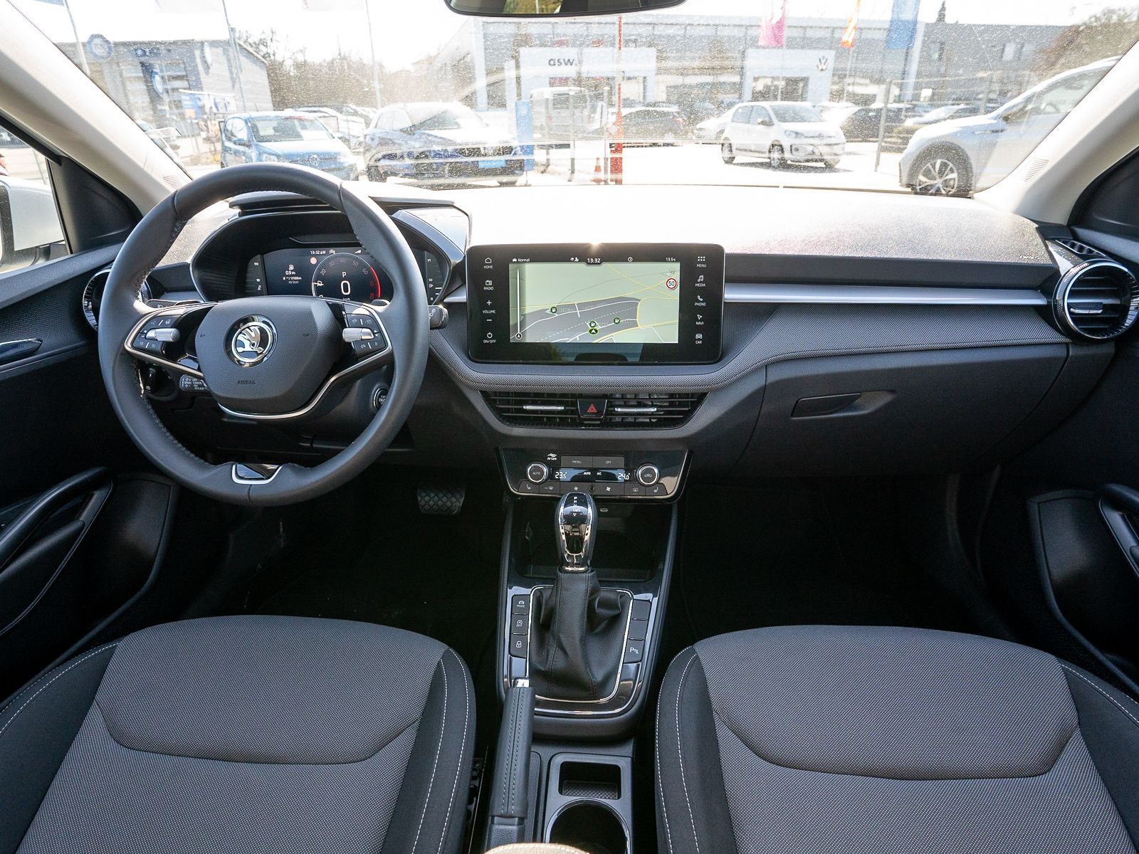 Fahrzeugabbildung SKODA Fabia Selection 1.0TSI DSG Navi LED ACC RFK Pano