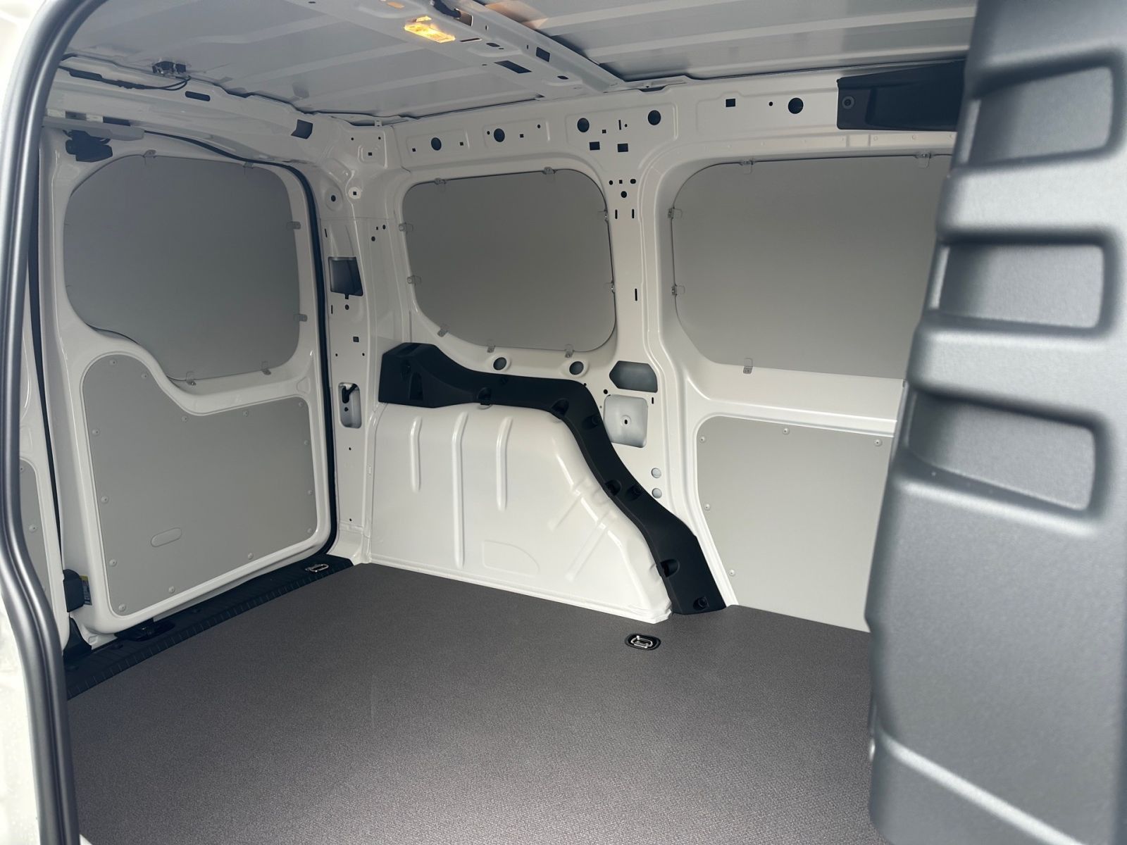 Fahrzeugabbildung Volkswagen Caddy Cargo 1,5 l 85 kW TSI 6-Gang