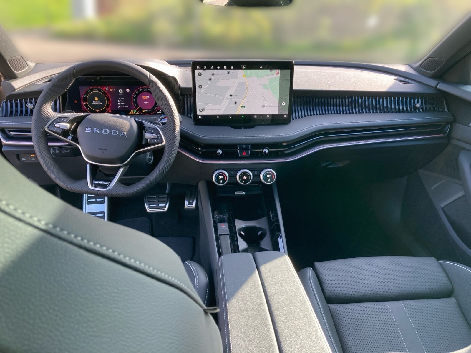 Fahrzeugabbildung SKODA Superb Combi Sportline 2,0 TDI 193PS DSG 4x4 AHK