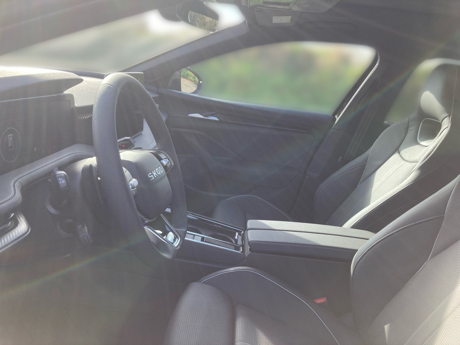 Fahrzeugabbildung SKODA Superb Combi Sportline 2,0 TDI 193PS DSG 4x4 AHK