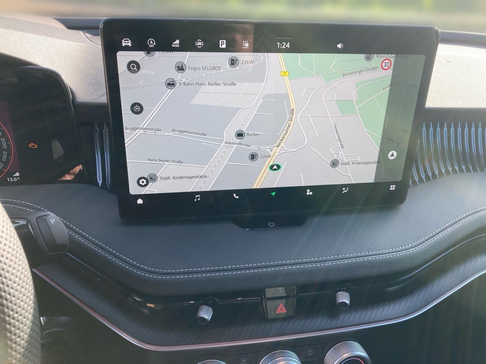 Fahrzeugabbildung SKODA Superb Combi Sportline 2,0 TDI 193PS DSG 4x4 AHK