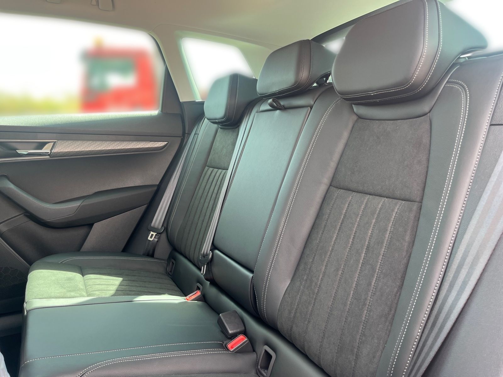 Fahrzeugabbildung SKODA Karoq Selection 1,5 TSI 150PS DSG ACC Kamera AHK