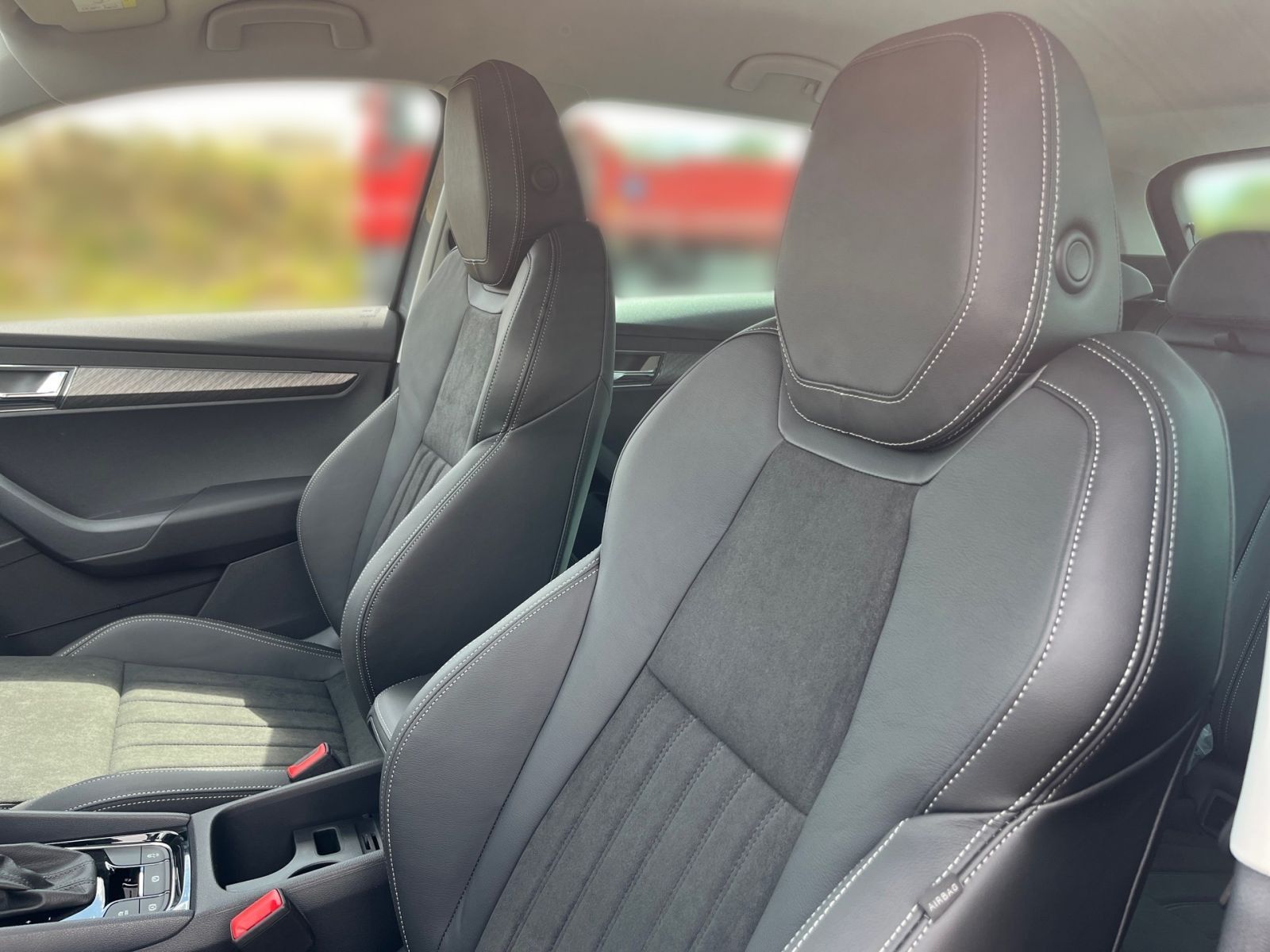 Fahrzeugabbildung SKODA Karoq Selection 1,5 TSI 150PS DSG ACC Kamera AHK