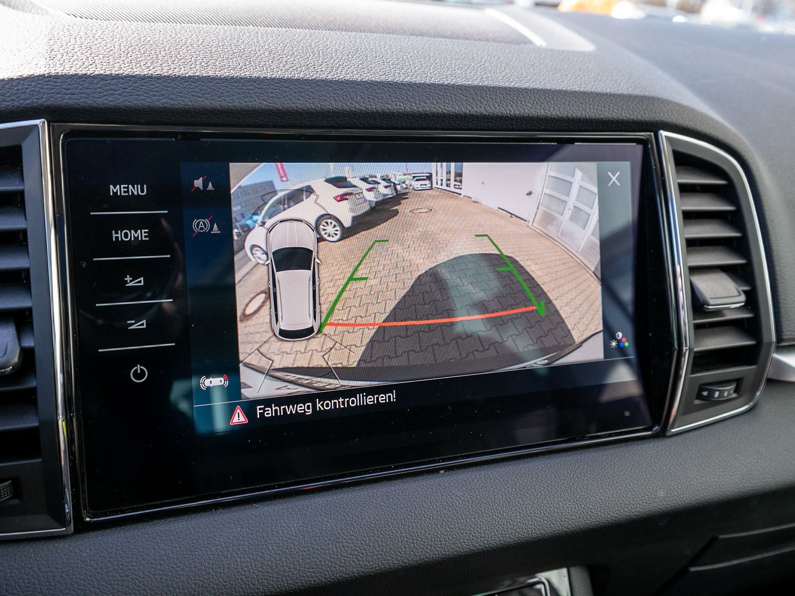 Fahrzeugabbildung SKODA Karoq Style 2.0TDI 4x4 DSG LED RFK VC Pano Stdhz