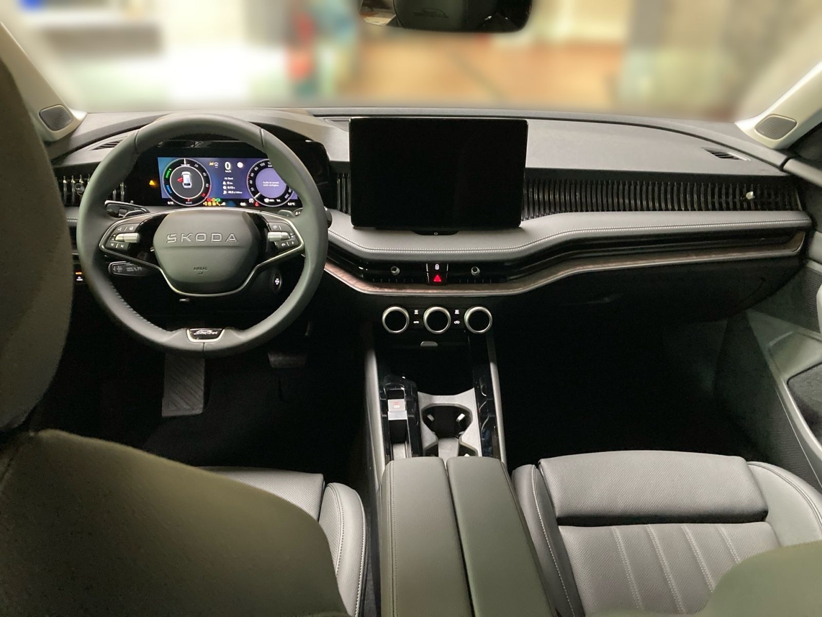 Fahrzeugabbildung SKODA Superb Combi L&K 1,5TSI iV 204PS DSG SHZ ACC AHK