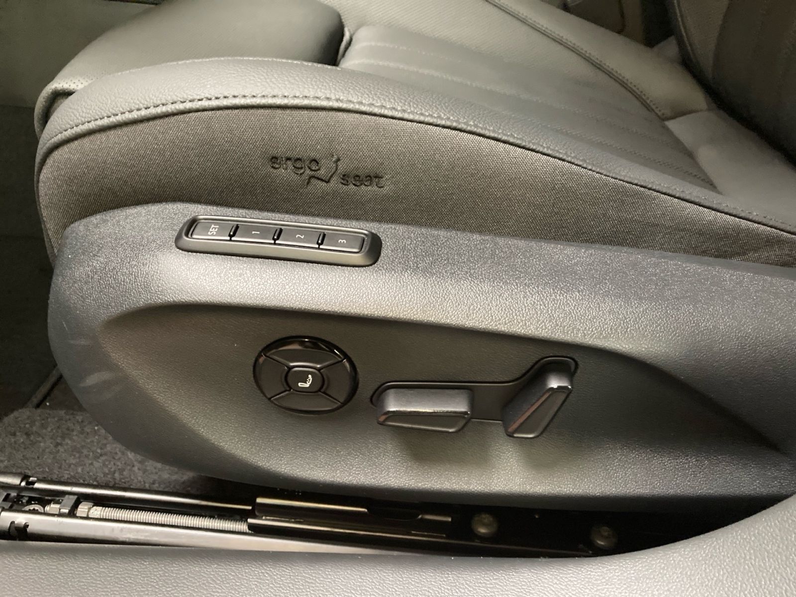 Fahrzeugabbildung SKODA Superb Combi L&K 1,5TSI iV 204PS DSG SHZ ACC AHK