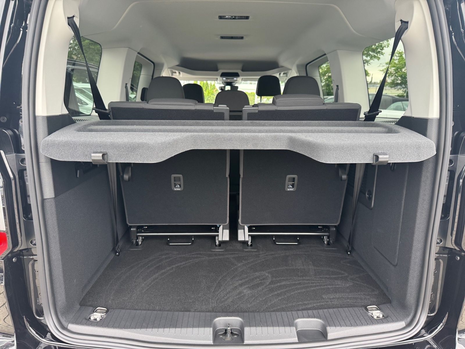 Fahrzeugabbildung Volkswagen Caddy Maxi "GOAL" 7-Sitzer 1.5 eHybrid DSG | LED
