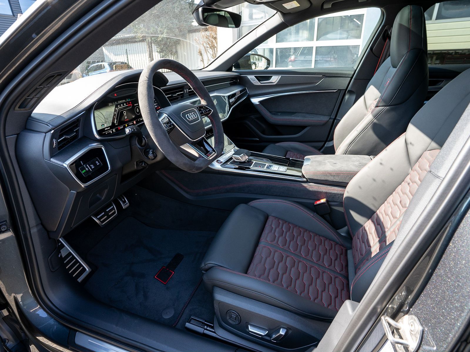 Fahrzeugabbildung Audi RS 6 Avant performance 463(630) kW( PS) tiptroni