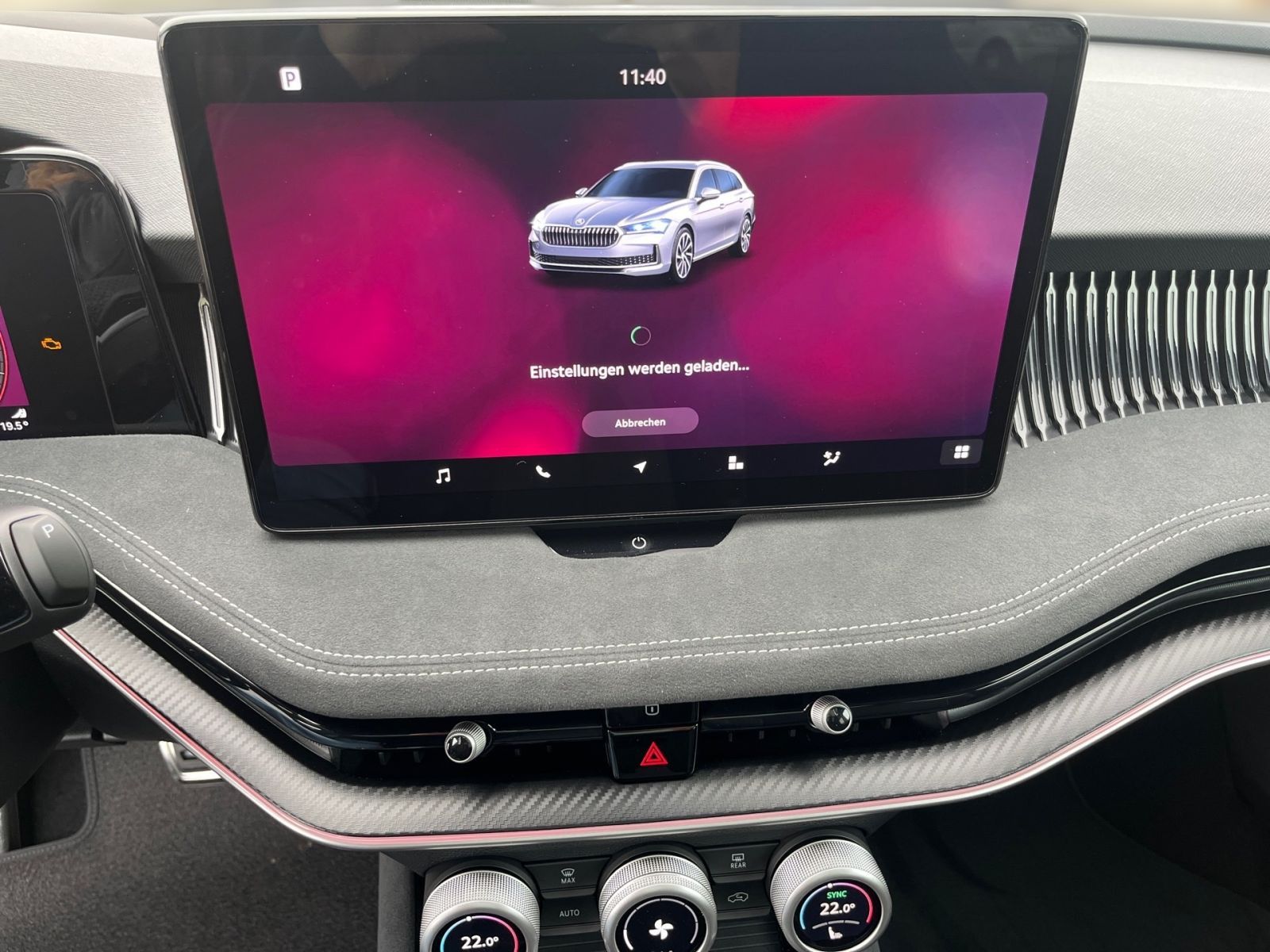 Fahrzeugabbildung SKODA Superb Combi Sportline 2,0 TDI 150PS DSG ACC AHK