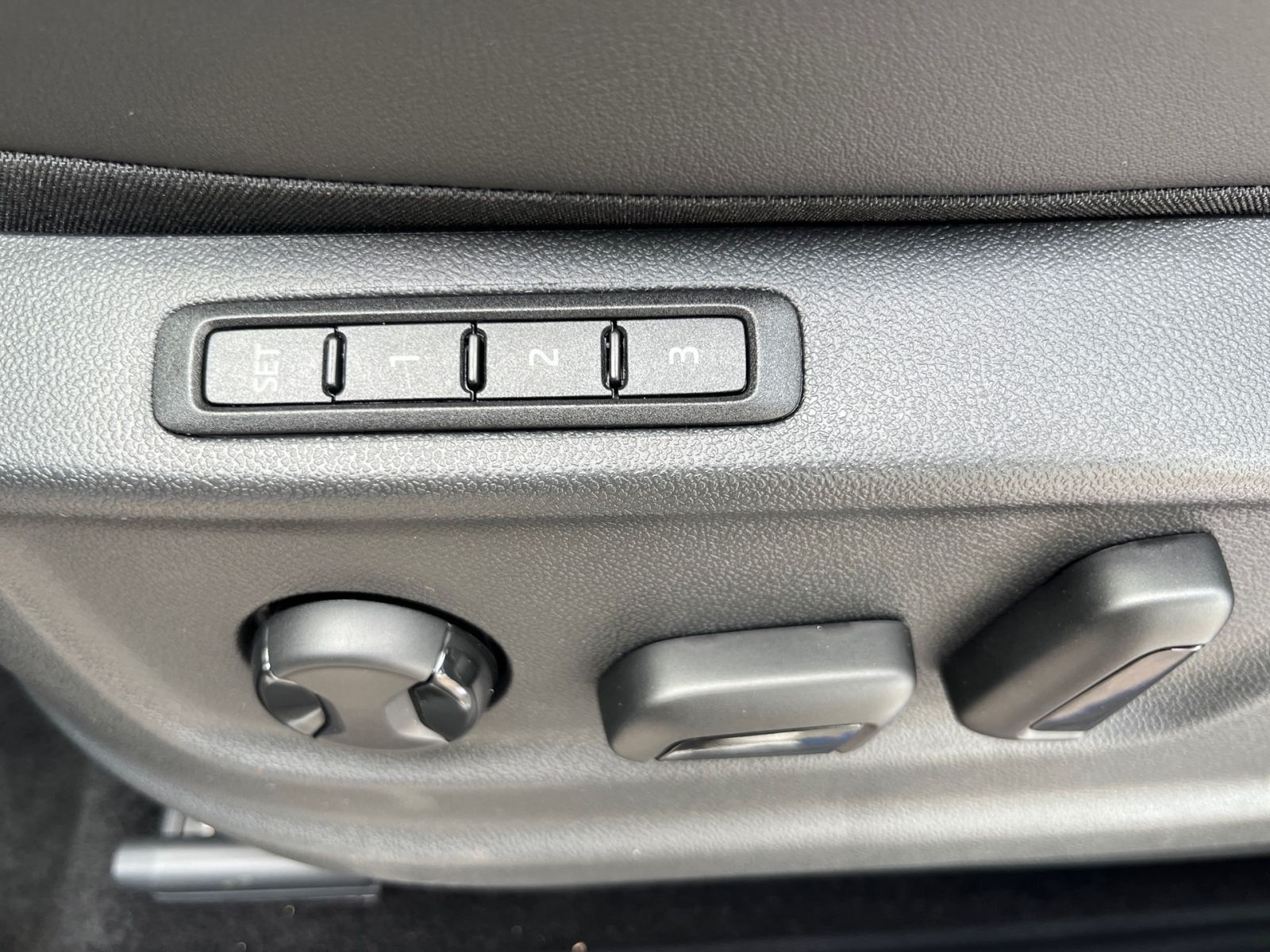 Fahrzeugabbildung SKODA Karoq Sportline 1,5 TSI 150PS DSG ACC Kamera AHK