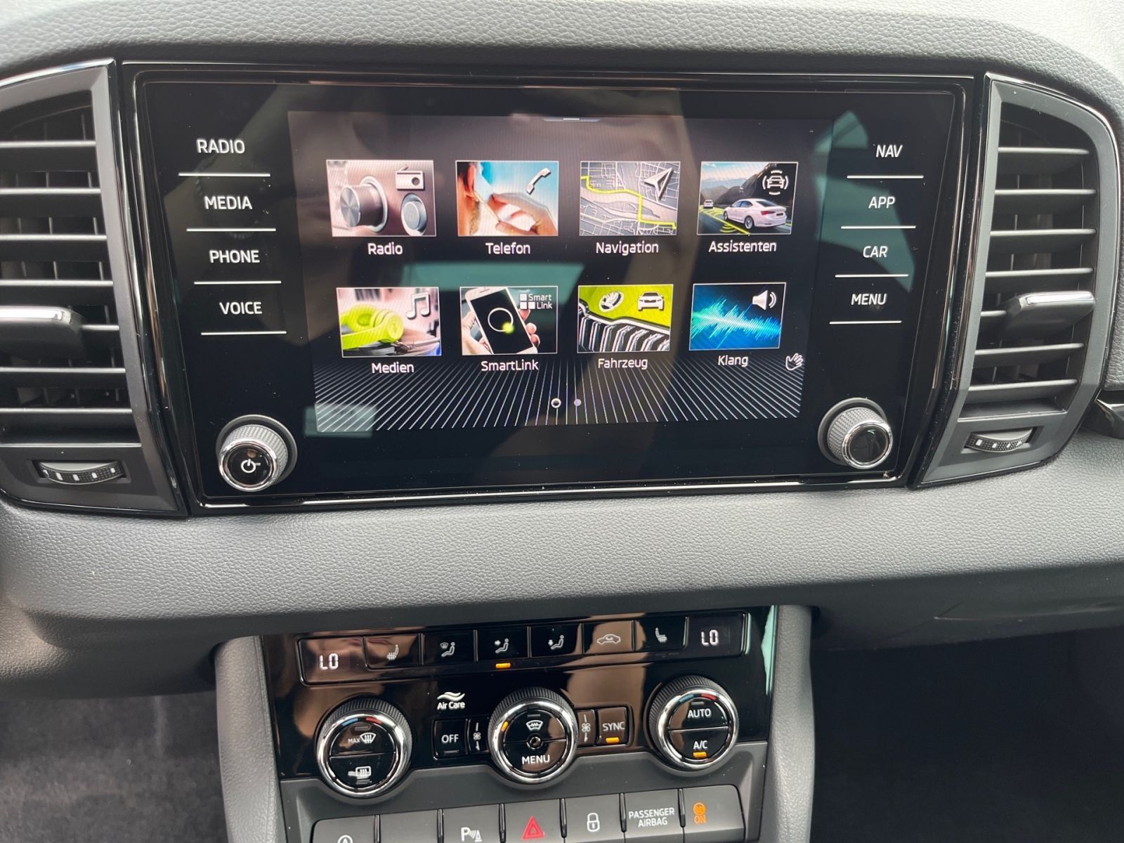 Fahrzeugabbildung SKODA Karoq Sportline 1,5 TSI 150PS DSG ACC Kamera AHK
