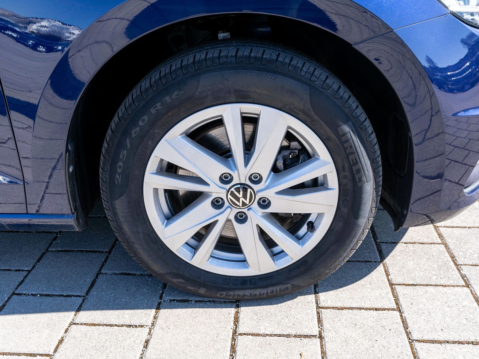 Fahrzeugabbildung Volkswagen Touran Comfortline 2.0 TDI DSG LED Navi PDC AHK