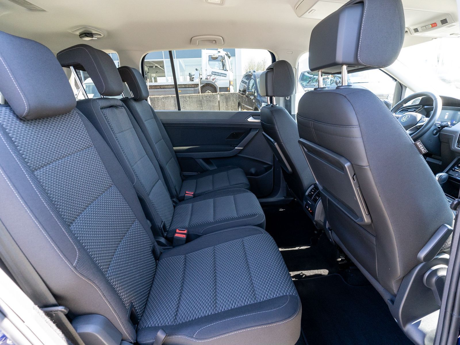 Fahrzeugabbildung Volkswagen Touran Comfortline 2.0 TDI DSG LED Navi PDC AHK