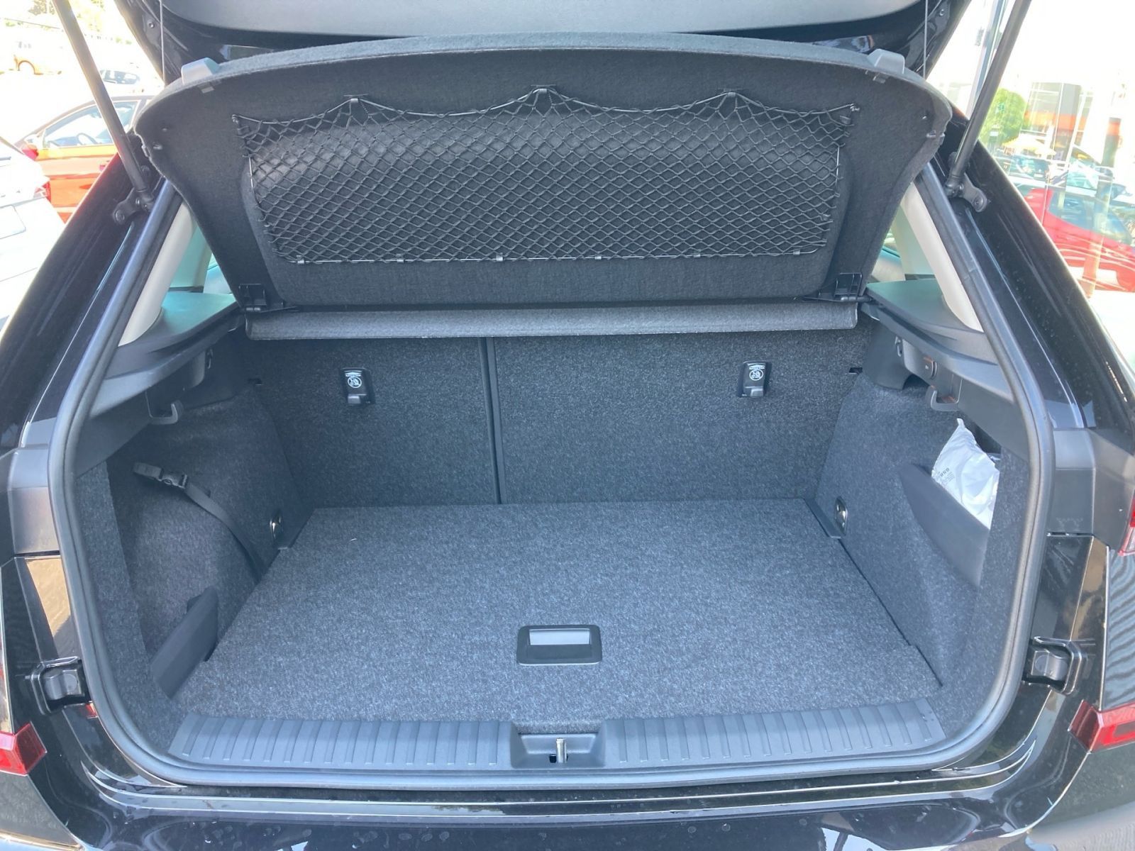 Fahrzeugabbildung SKODA Kamiq Tour 1,0 TSI 116PS DSG ACC Kamera PDC SHZ