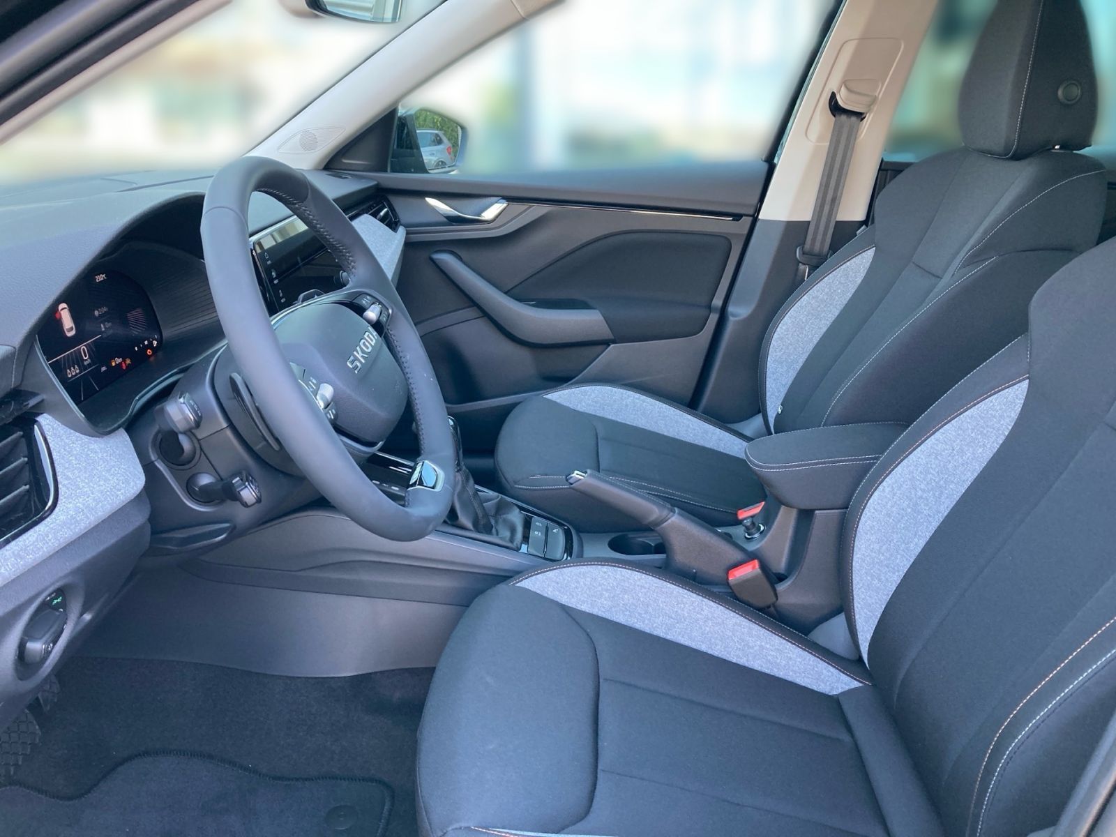 Fahrzeugabbildung SKODA Kamiq Tour 1,0 TSI 116PS DSG ACC Kamera PDC SHZ