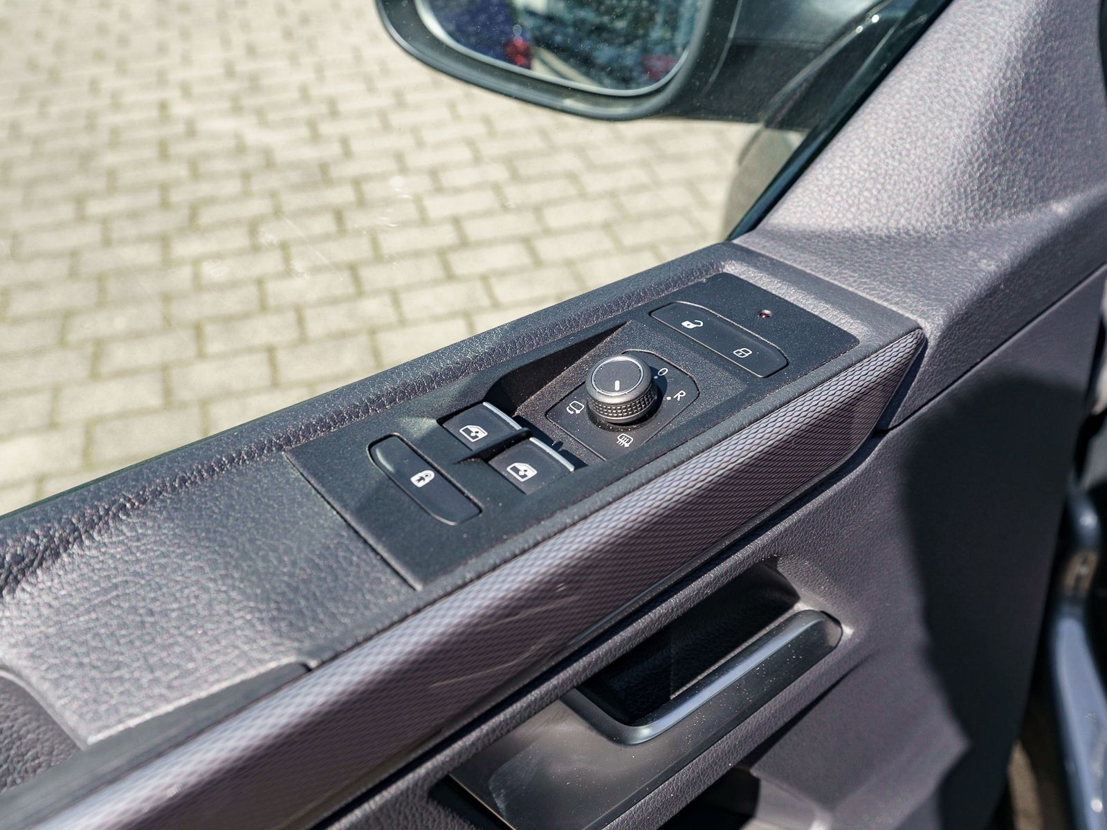 Fahrzeugabbildung Volkswagen T6.1 Multivan Highline 2.0 TDI DSG LED NAVI AHK