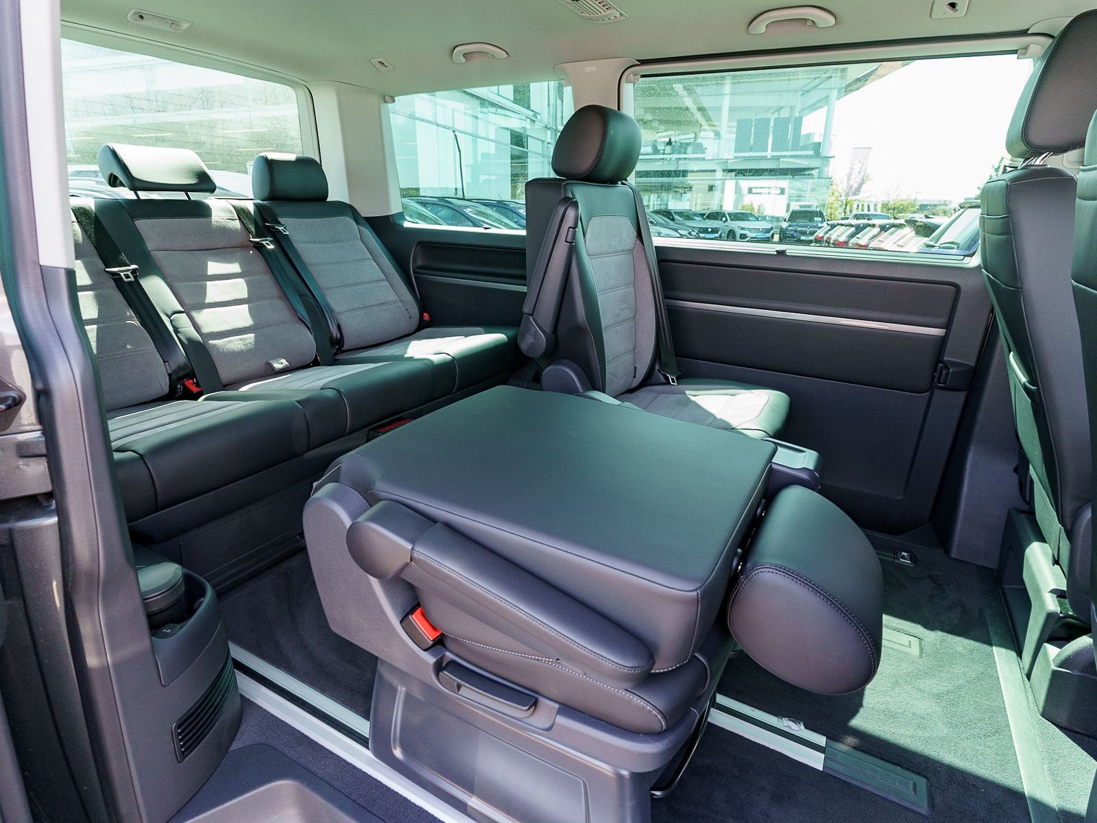 Fahrzeugabbildung Volkswagen T6.1 Multivan Highline 2.0 TDI DSG LED NAVI AHK