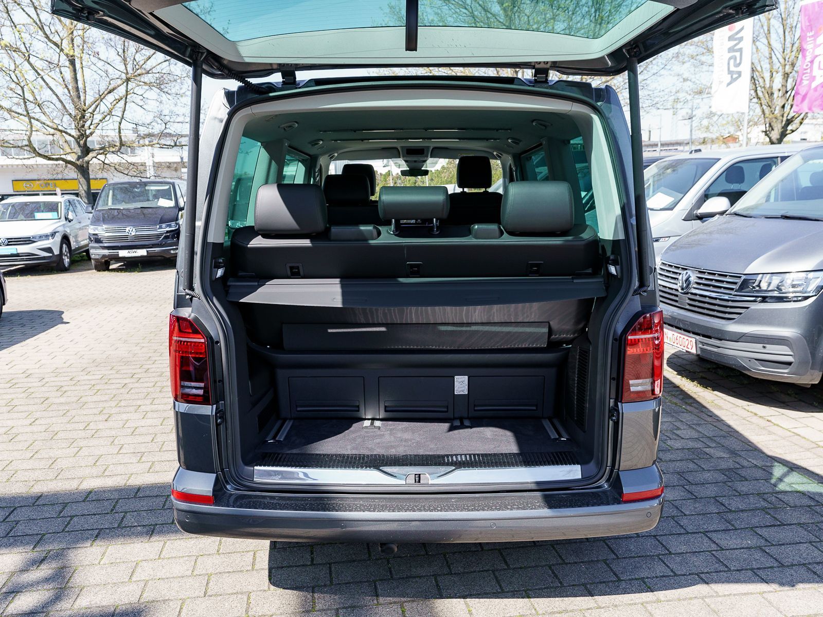 Fahrzeugabbildung Volkswagen T6.1 Multivan Highline 2.0 TDI DSG LED NAVI AHK