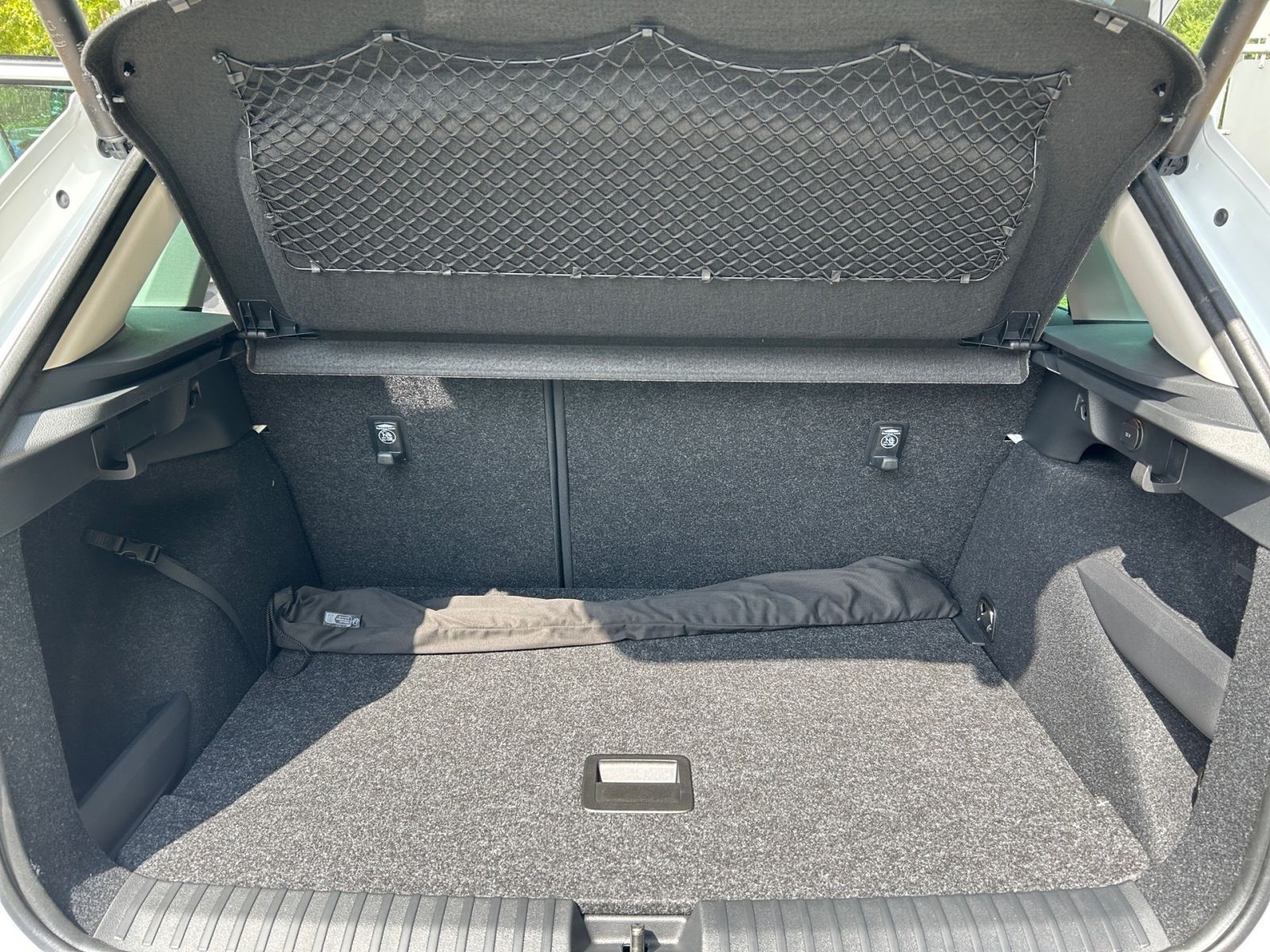 Fahrzeugabbildung SKODA Kamiq Tour 1,0 TSI 116PS DSG ACC Kamera PDC SHZ