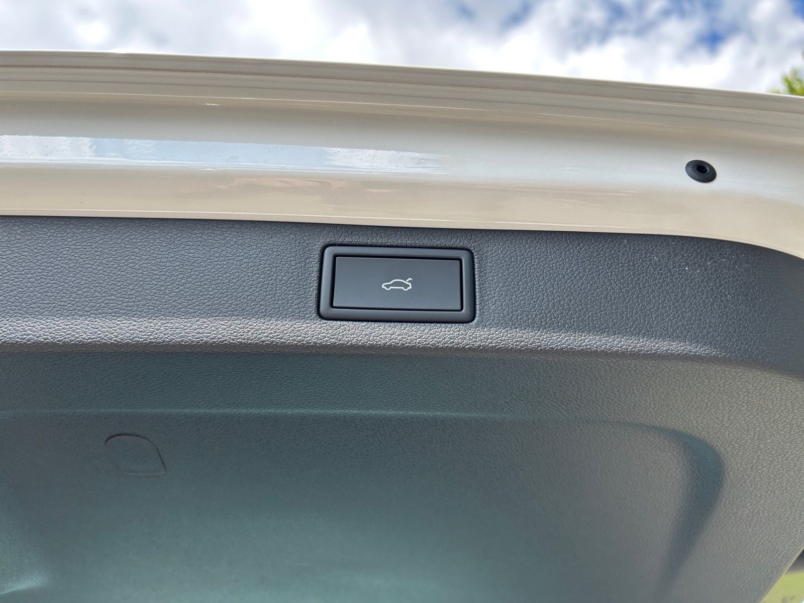 Fahrzeugabbildung SKODA Kamiq Tour 1,0 TSI 116PS DSG ACC Kamera PDC SHZ