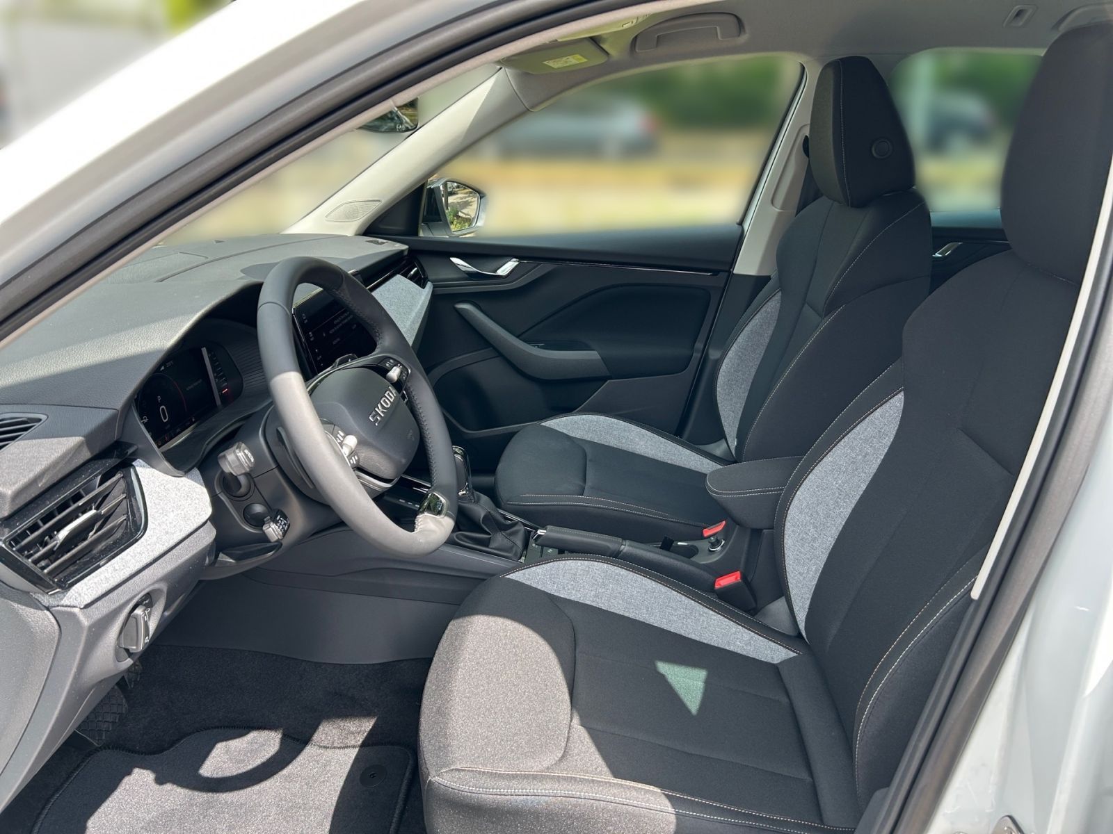 Fahrzeugabbildung SKODA Kamiq Tour 1,0 TSI 116PS DSG ACC Kamera PDC SHZ