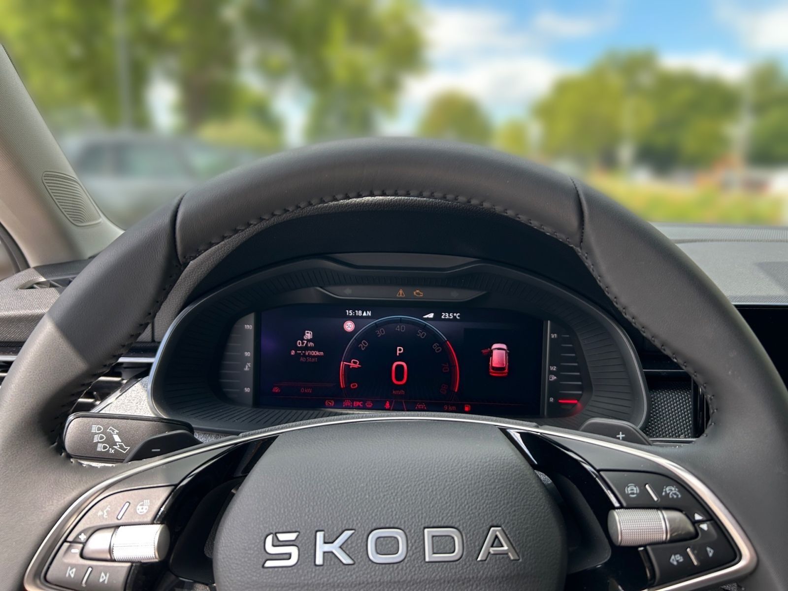 Fahrzeugabbildung SKODA Kamiq Tour 1,0 TSI 116PS DSG ACC Kamera PDC SHZ