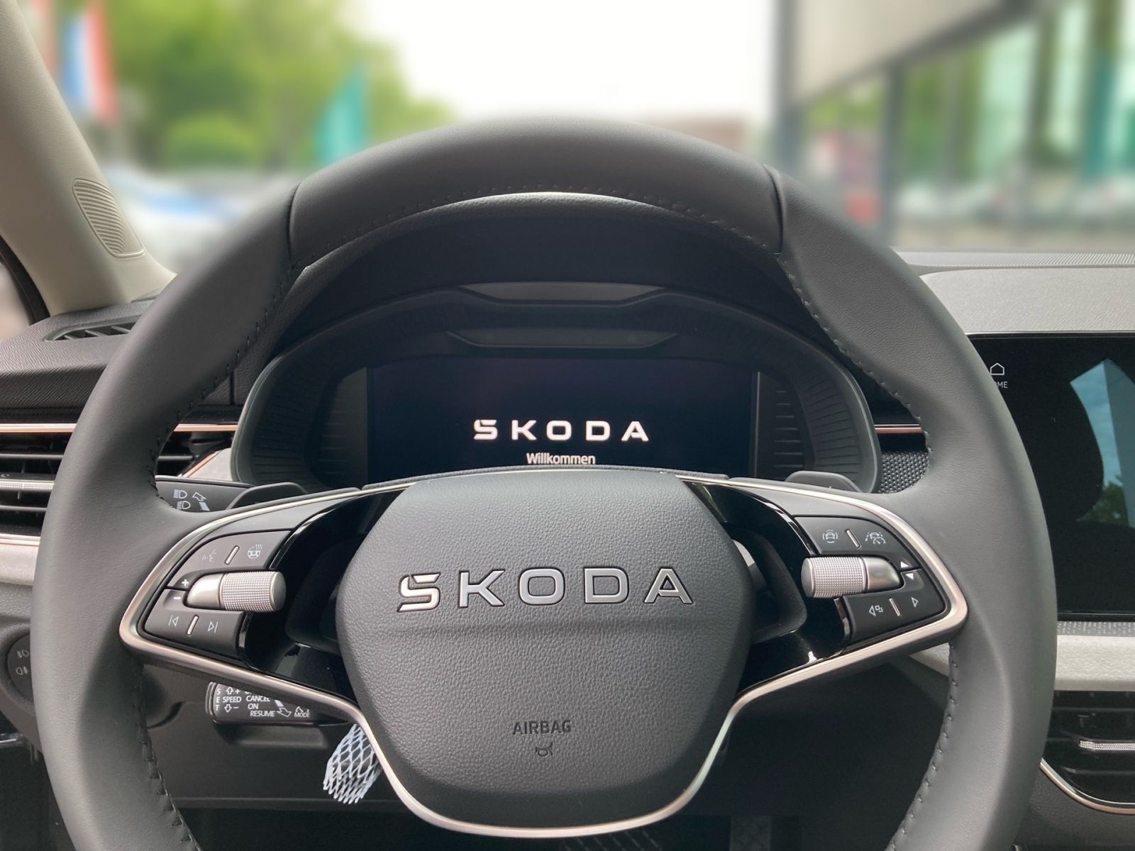Fahrzeugabbildung SKODA Kamiq Tour 1,5 TSI 150PS DSG ACC SHZ Kamera AHK