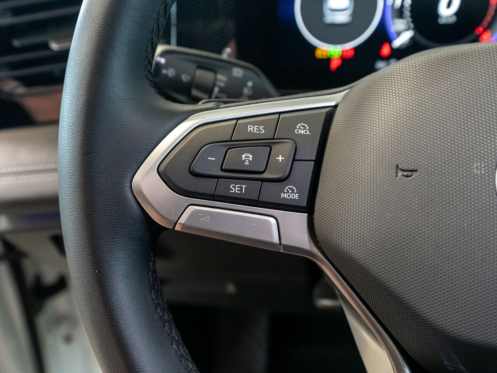 Fahrzeugabbildung Volkswagen Tiguan Life 2,0TDI DSG neues Modell DSG Navi AHK
