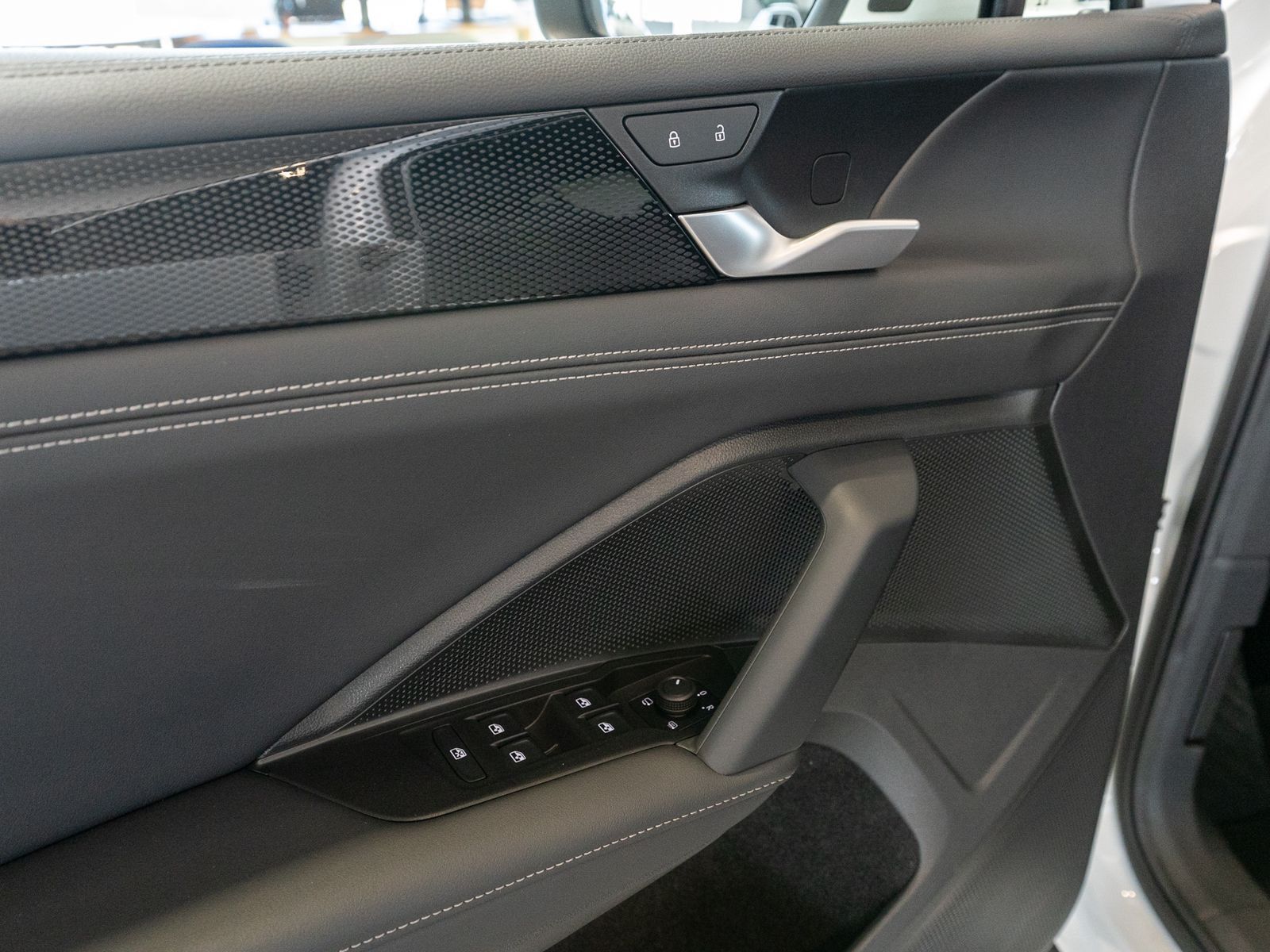 Fahrzeugabbildung Volkswagen Tiguan Life 2,0TDI DSG neues Modell DSG Navi AHK