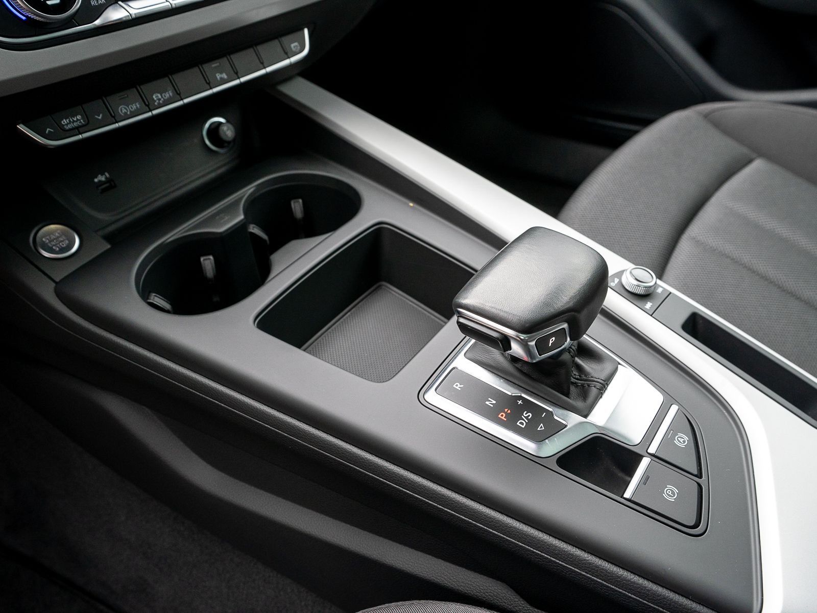 Fahrzeugabbildung Audi A4 Avant 40TDI quattro Stronic LED Navi PDC Pano