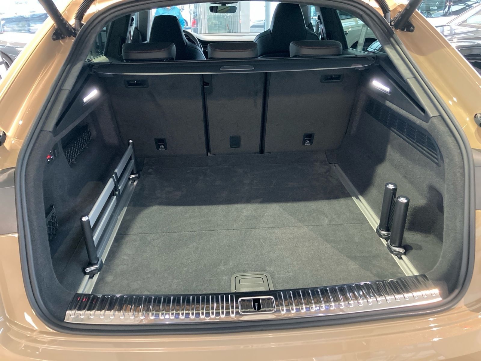 Fahrzeugabbildung Audi RS Q8 600 PS tiptronic ACC TOPVIEW B&O KEYLESS