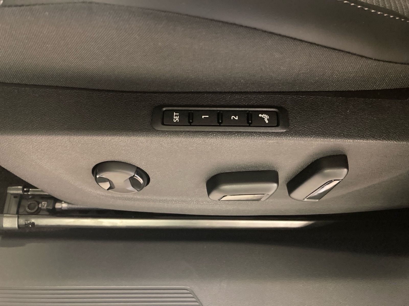 Fahrzeugabbildung SKODA Enyaq 60 Elektromotor 204PS ACC Kamera SHZ AHK