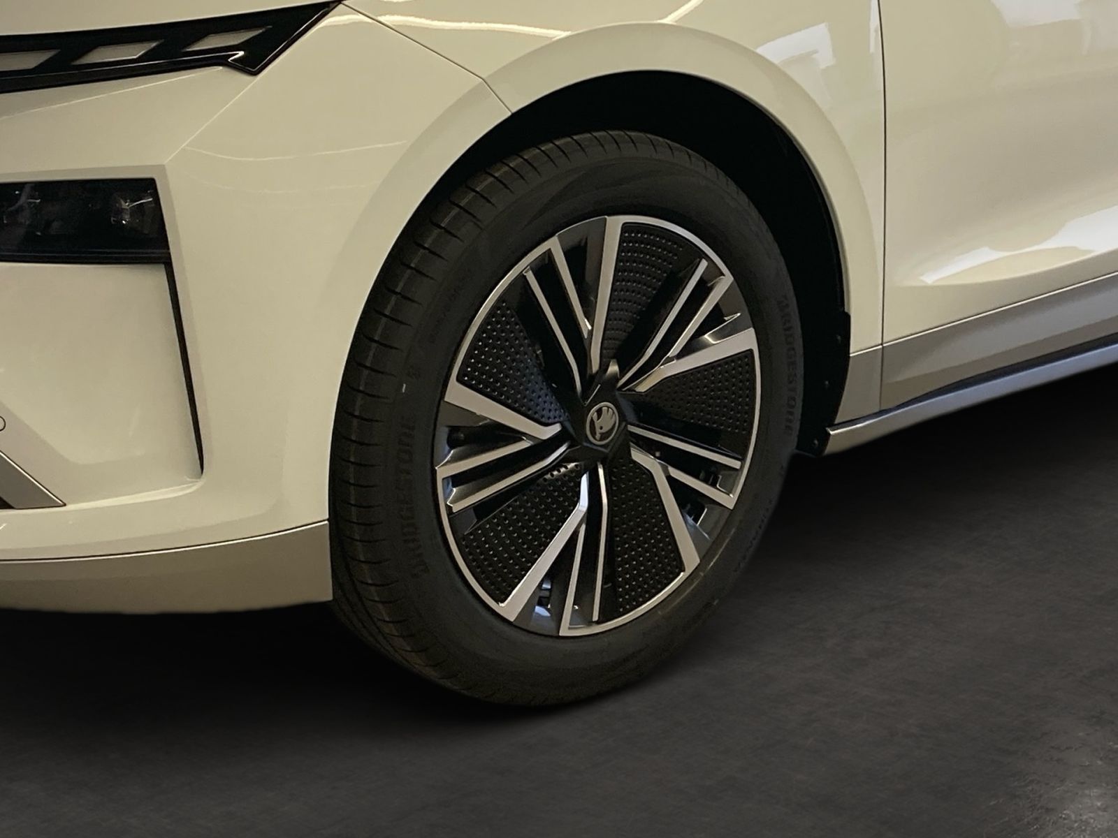 Fahrzeugabbildung SKODA Enyaq 60 Elektromotor 204PS ACC Kamera SHZ AHK