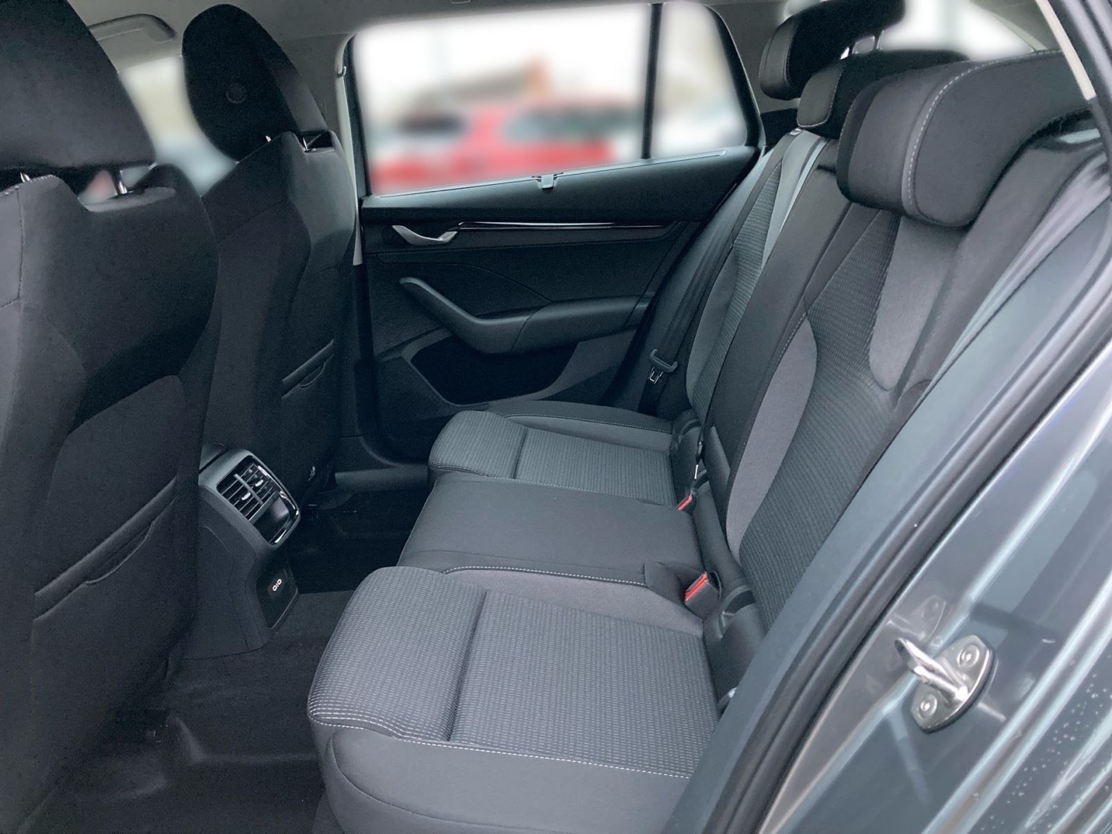 Fahrzeugabbildung SKODA Octavia Combi Selection 2,0TDI 150PS DSG Nav AHK
