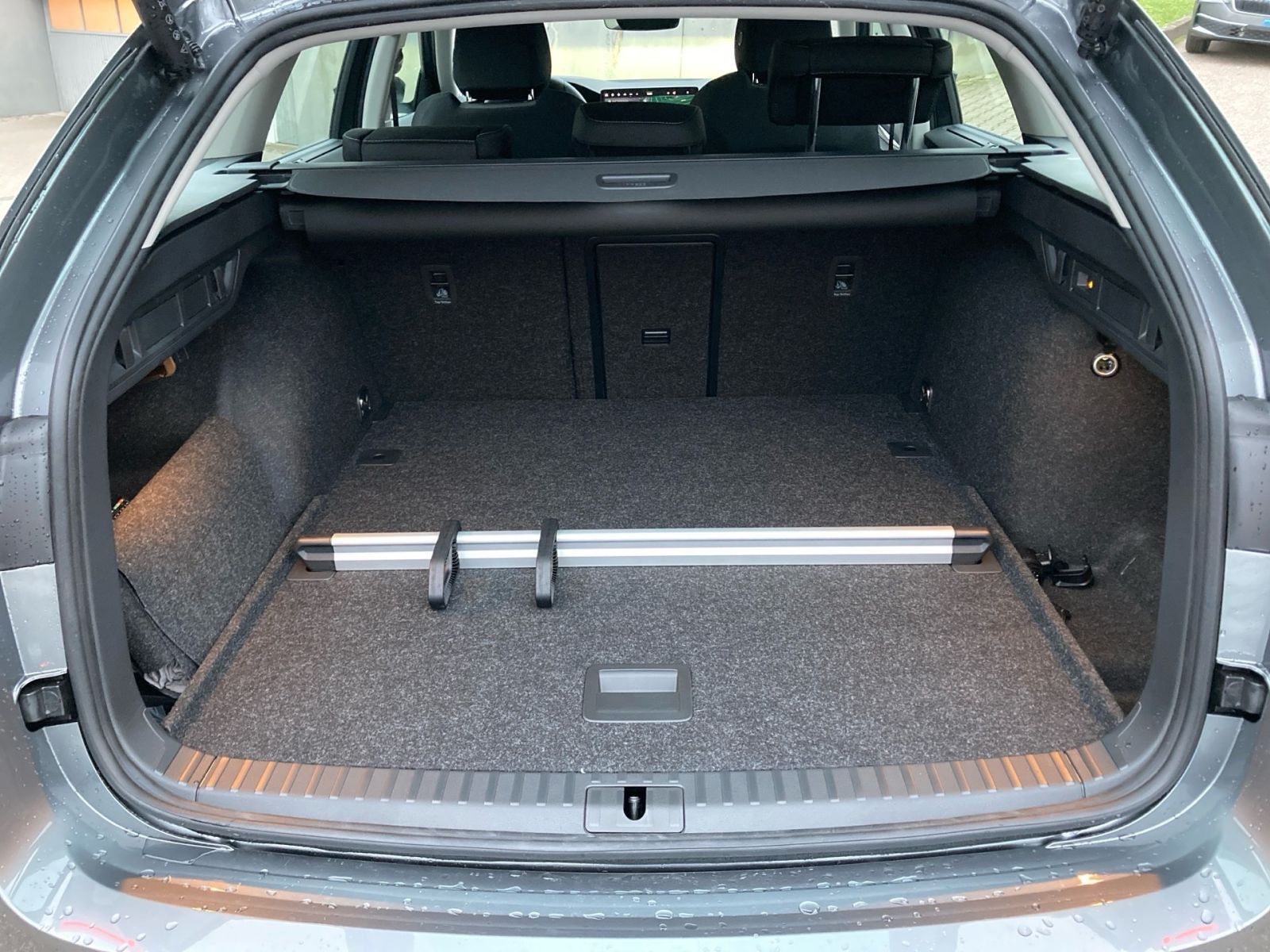 Fahrzeugabbildung SKODA Octavia Combi Selection 2,0TDI 150PS DSG Nav AHK