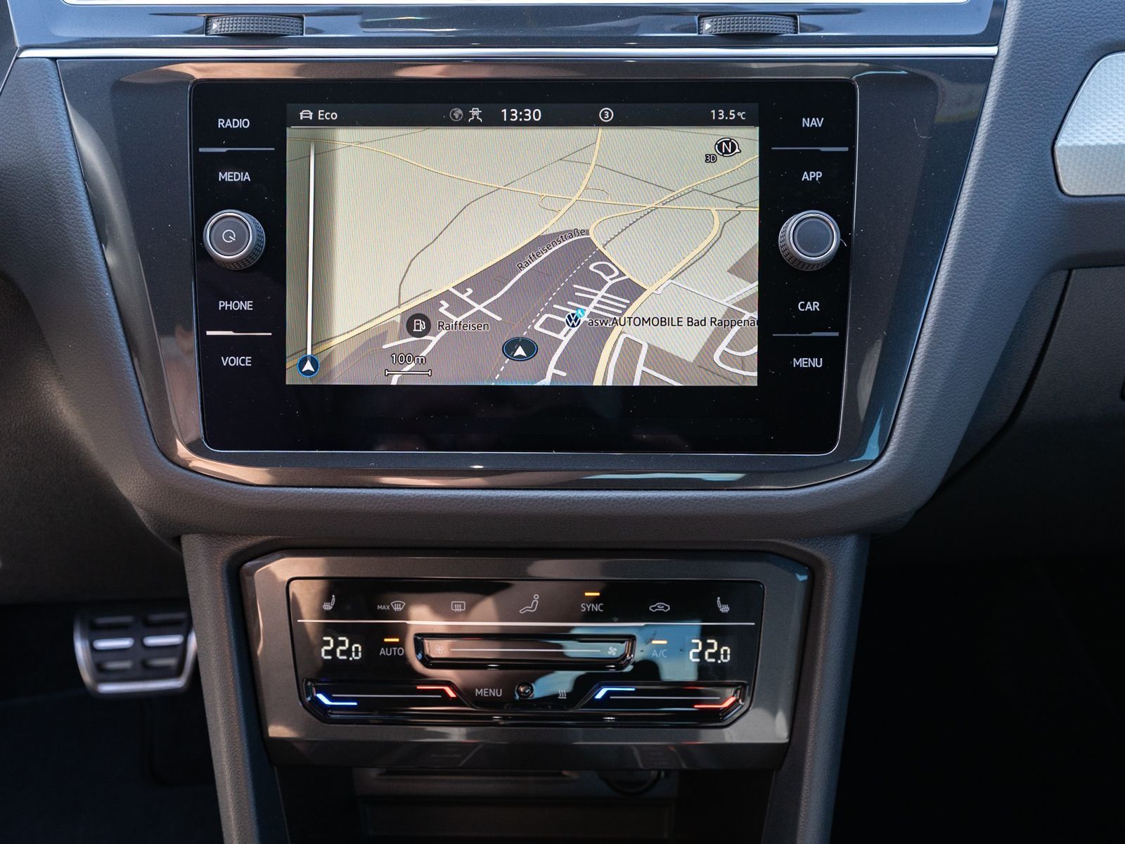 Fahrzeugabbildung Volkswagen Tiguan Move 1.5TSI DSG LED Nav ACC VC Stdhzg AHK