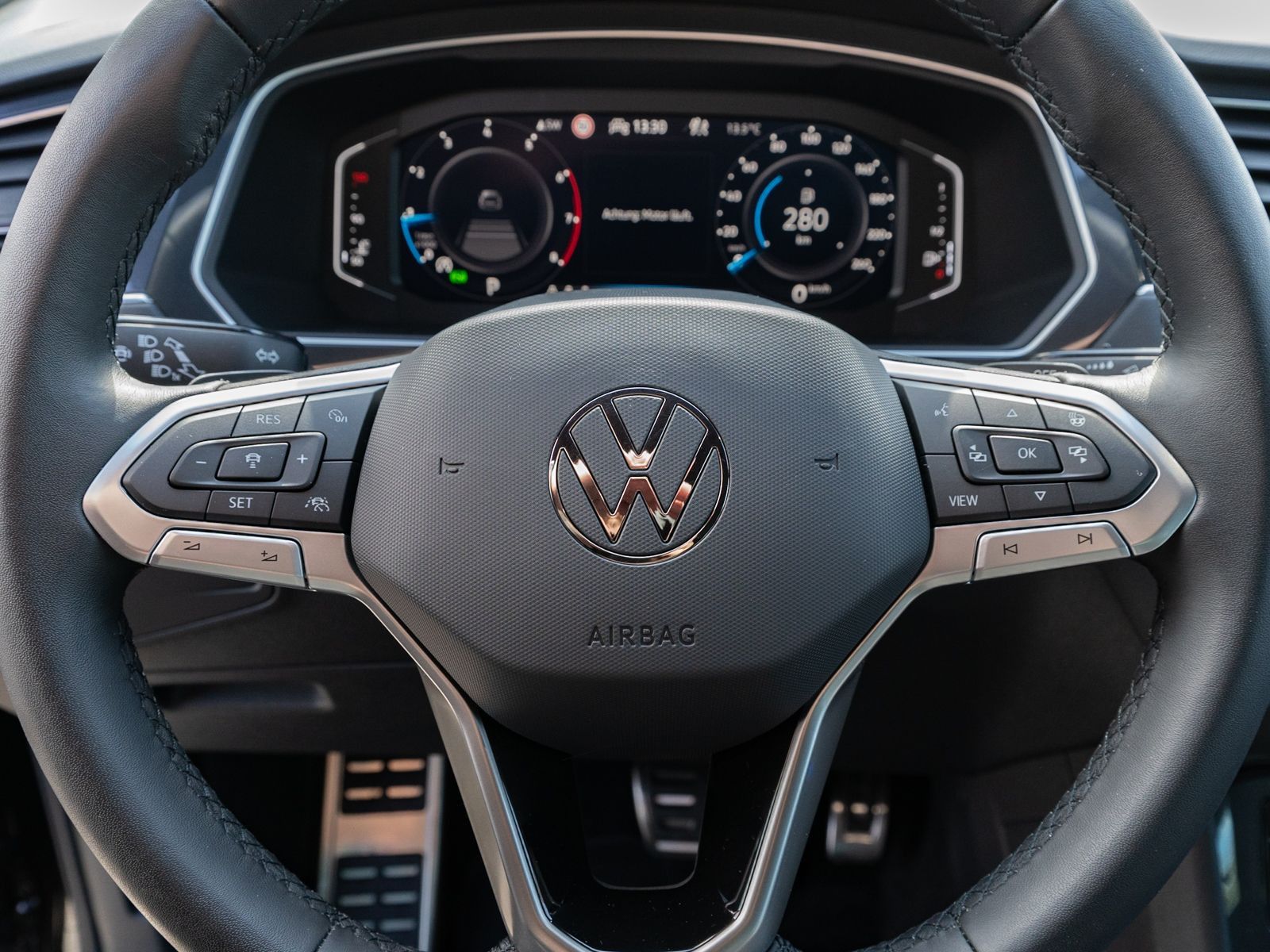 Fahrzeugabbildung Volkswagen Tiguan Move 1.5TSI DSG LED Nav ACC VC Stdhzg AHK