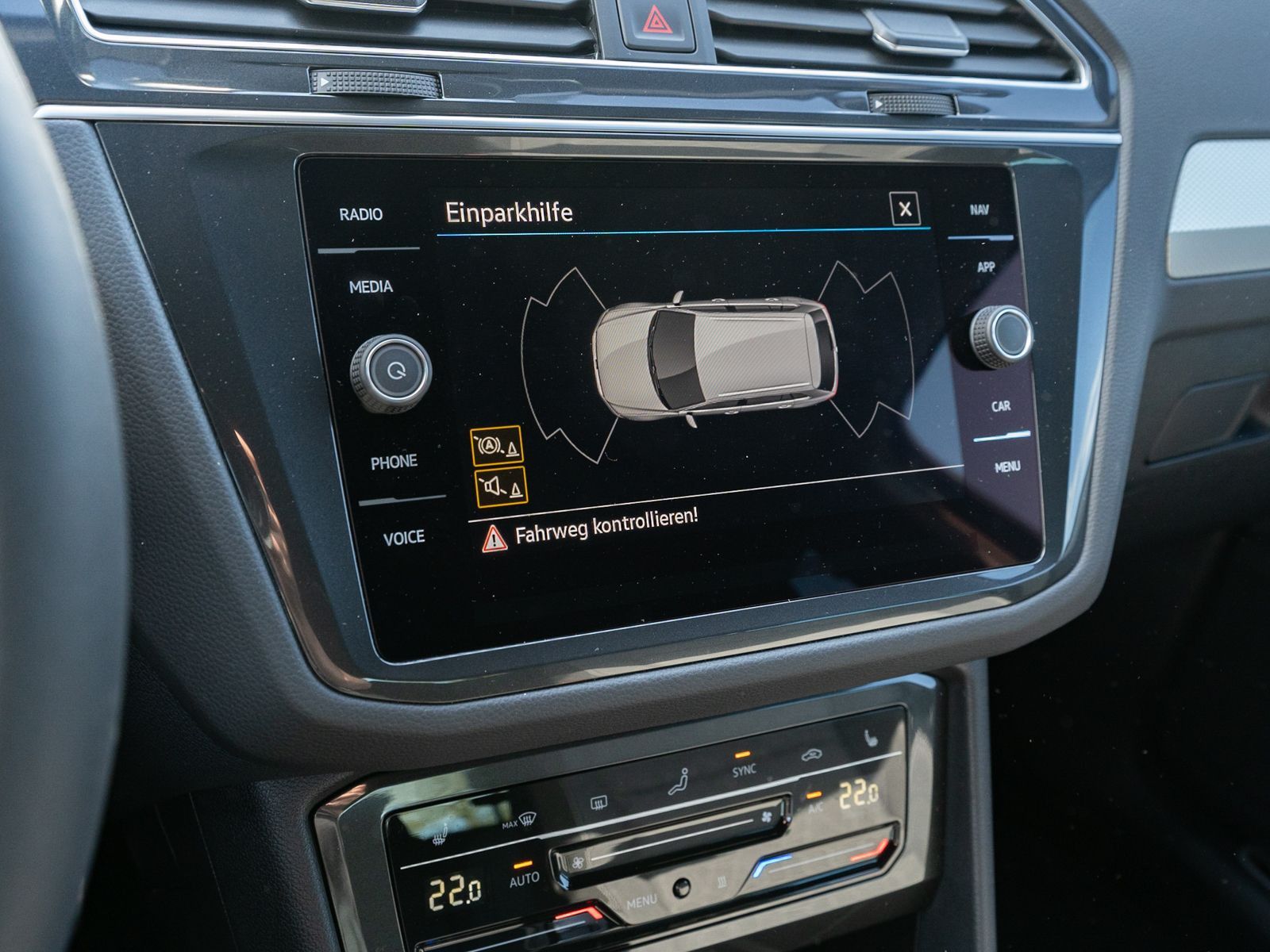 Fahrzeugabbildung Volkswagen Tiguan Move 1.5TSI DSG LED Nav ACC VC Stdhzg AHK