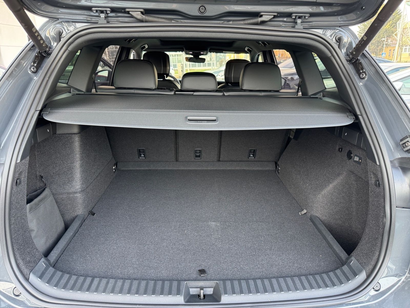 Fahrzeugabbildung Volkswagen Tayron R-Line 1.5 eHybrid 130kW / 85kW DSG