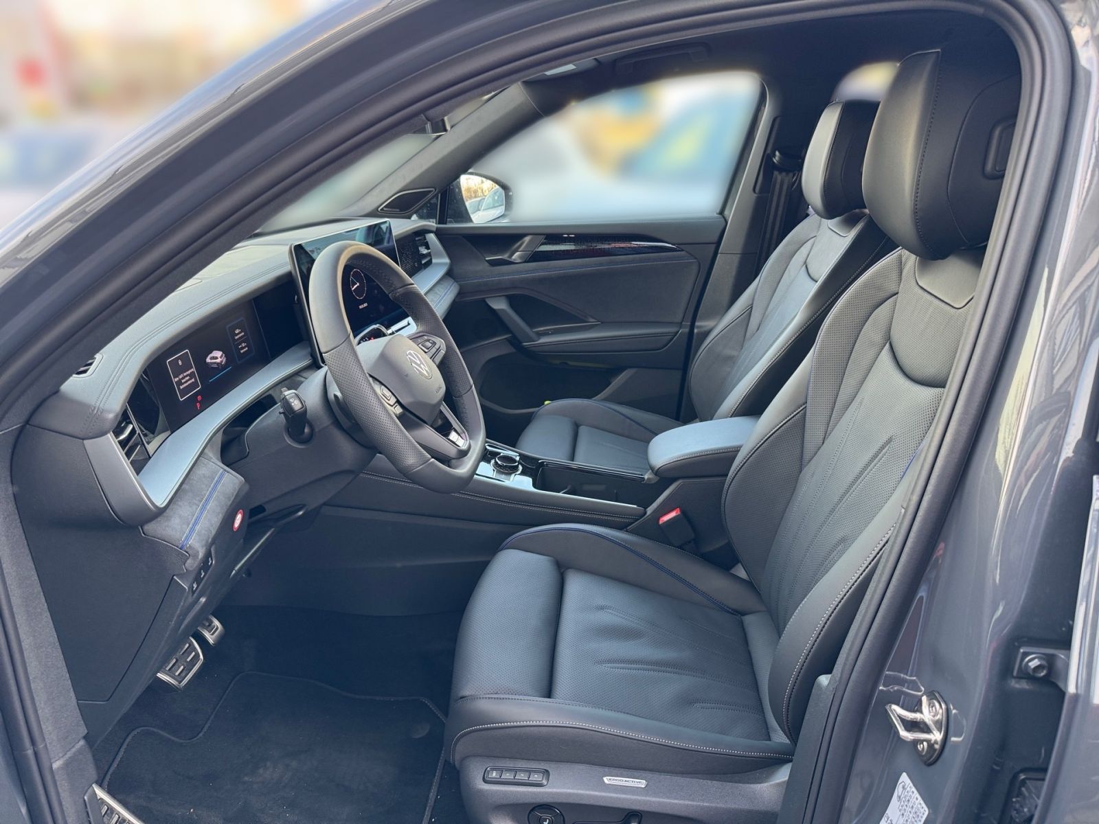 Fahrzeugabbildung Volkswagen Tayron R-Line 1.5 eHybrid 130kW / 85kW DSG