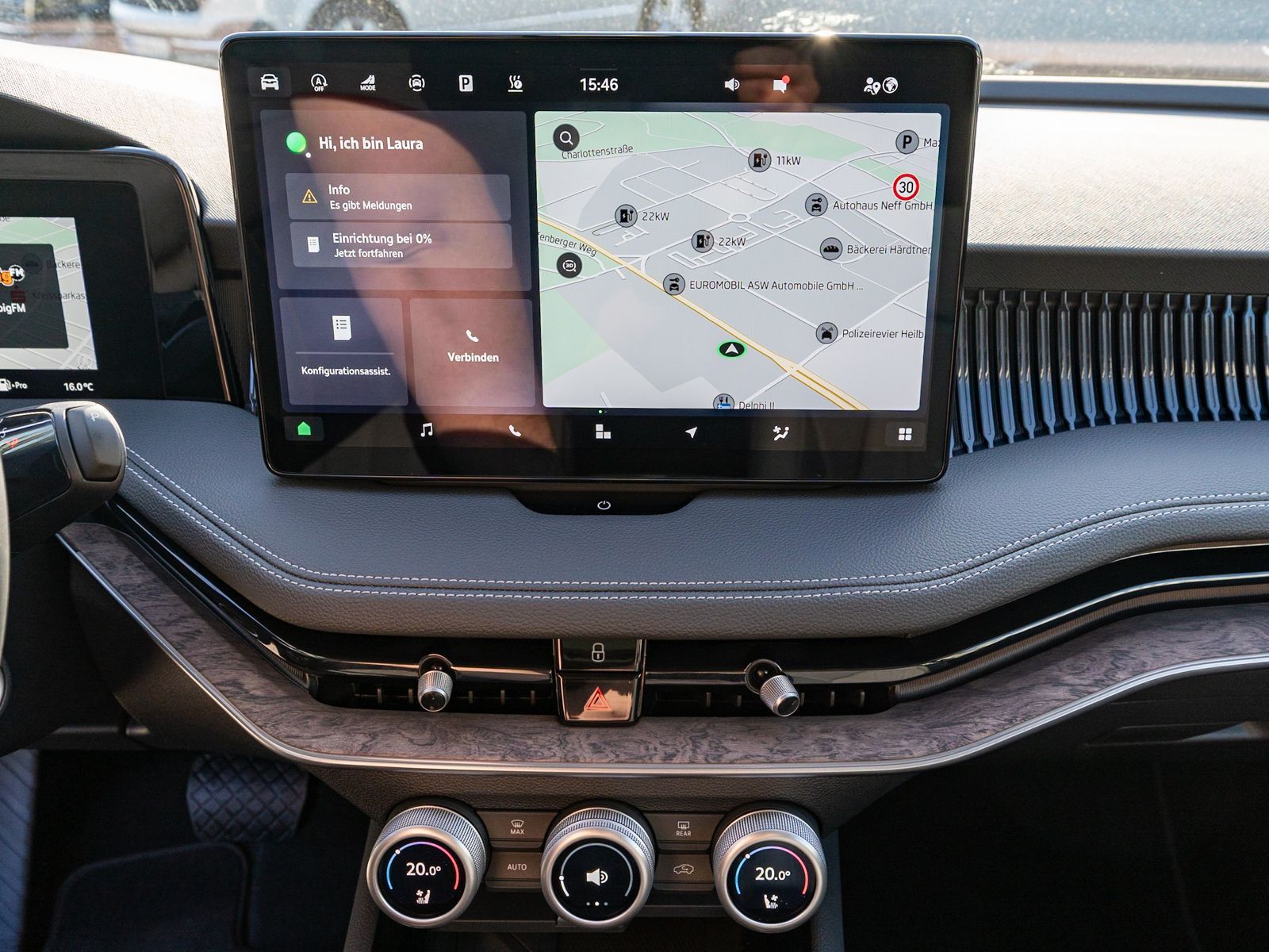 Fahrzeugabbildung SKODA Superb Combi L&K 2.0TDI DSG LED NAVI PANO VC AHK