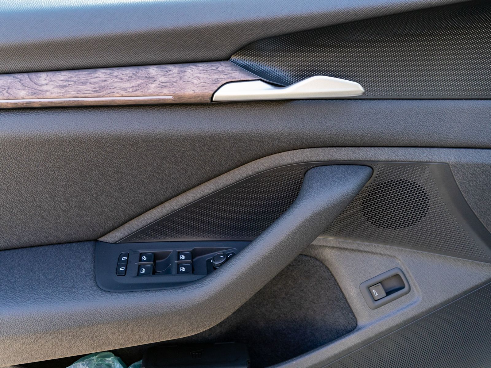 Fahrzeugabbildung SKODA Superb Combi L&K 2.0TDI DSG LED NAVI PANO VC AHK