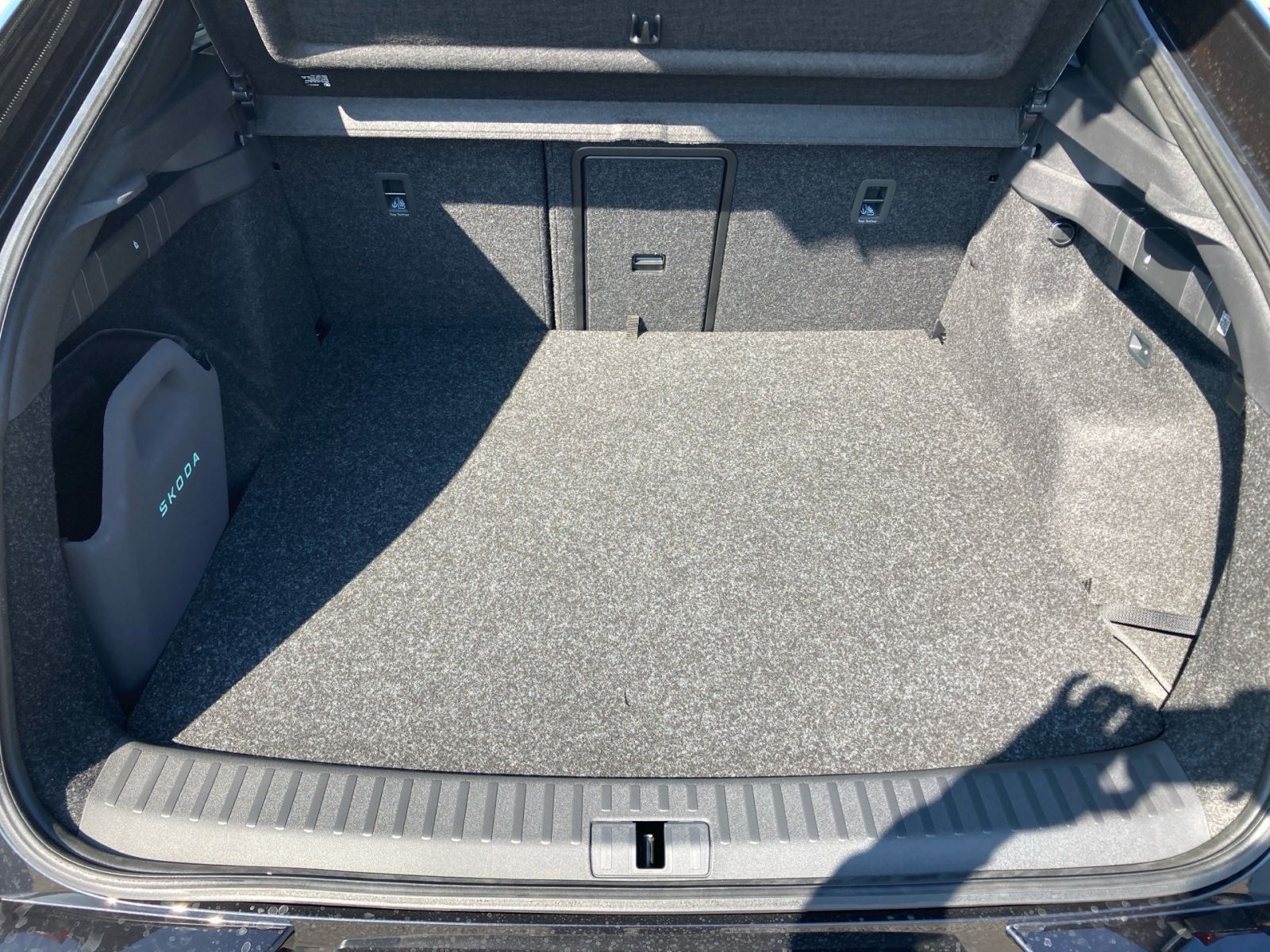 Fahrzeugabbildung SKODA Enyaq Coupe 85 Sportline 285PS Navi ACC 360° AHK
