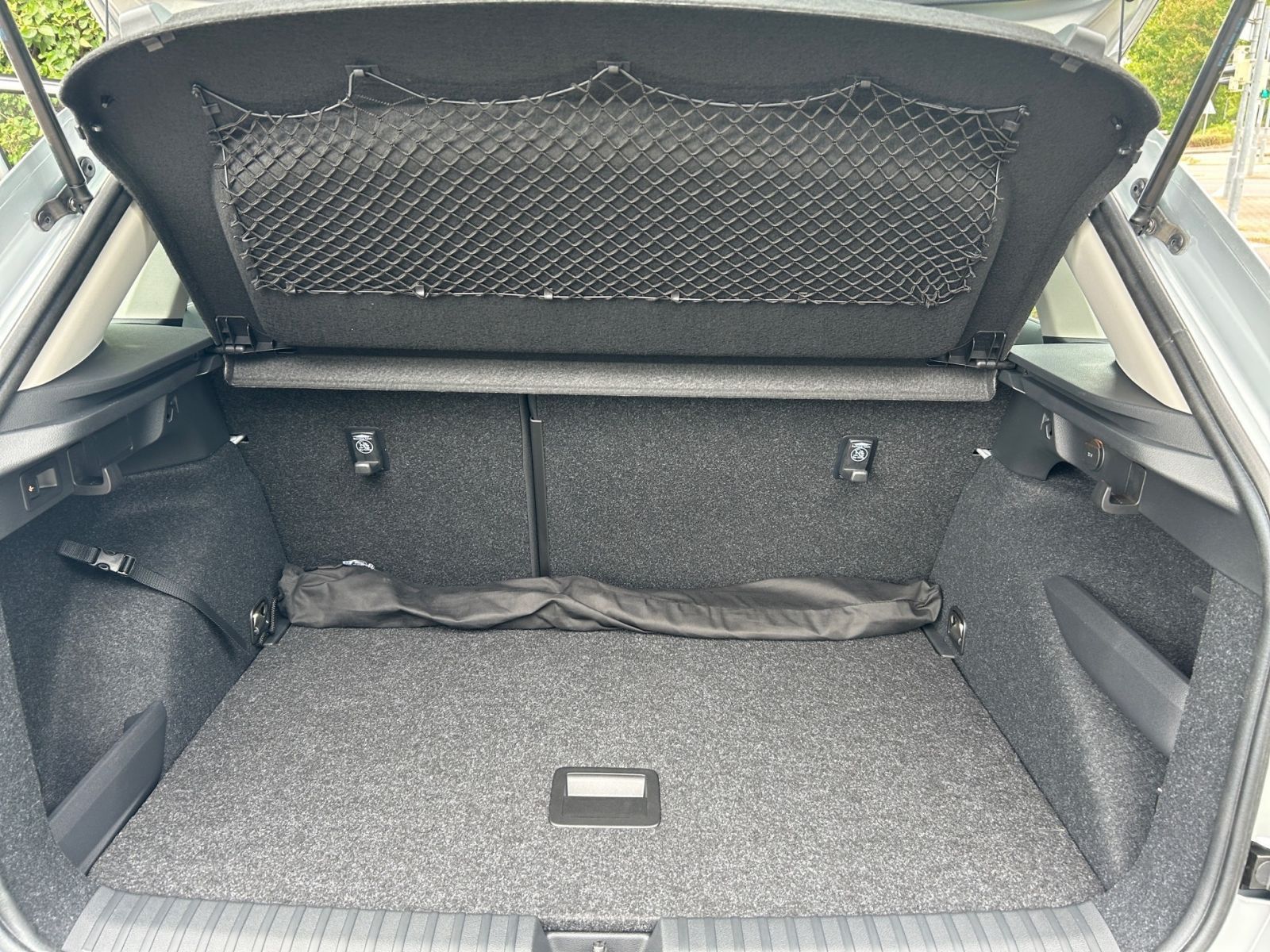 Fahrzeugabbildung SKODA Kamiq Tour 1,0 TSI 116PS DSG ACC Navi SHZ AHK