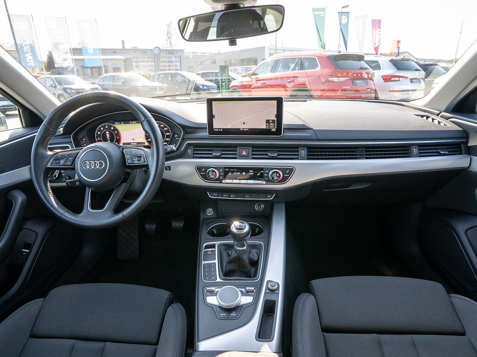 Fahrzeugabbildung Audi A4 Avant Sline 2.0TFSI ultra Matrix Navi PDC SHZ