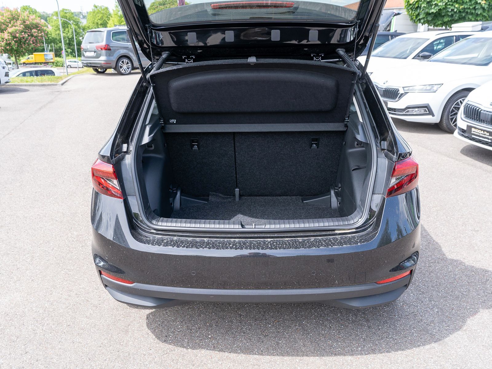 Fahrzeugabbildung SKODA Fabia Selection 1.5 TSI DSG LED NAVI PANO ACC VC