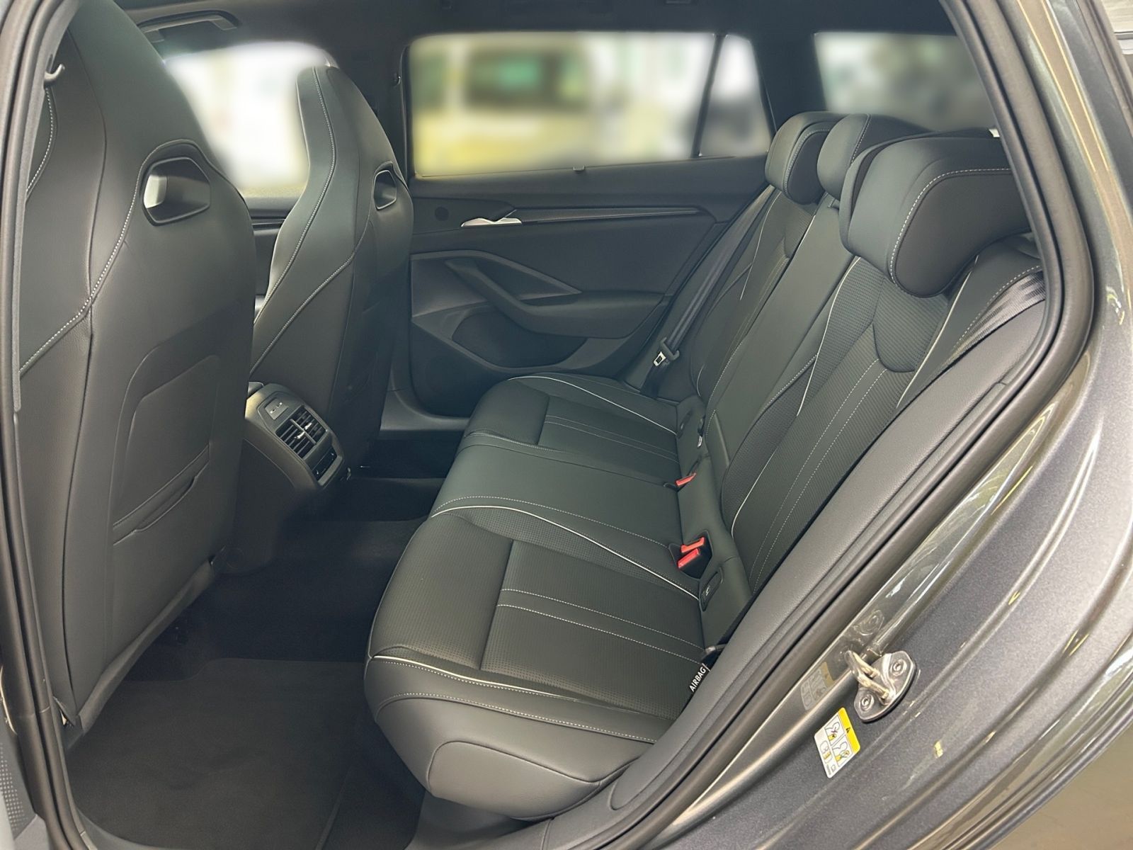 Fahrzeugabbildung SKODA Superb Combi Sportline 2,0 TDI 193 DSG 4x4 AHK