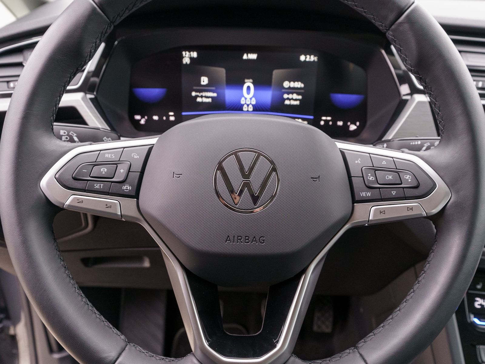 Fahrzeugabbildung Volkswagen Touran Comfortline 1.5TSI Navi ACC PDC VC AHK 7S